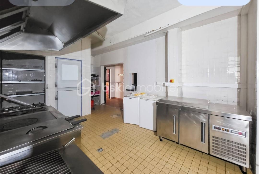 Local commercial de 179 m² - Screenshot_20250615_164711_ProperShot.jpg