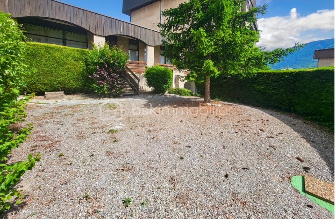 Local commercial de 179 m² - Screenshot_20250615_164718_ProperShot.jpg
