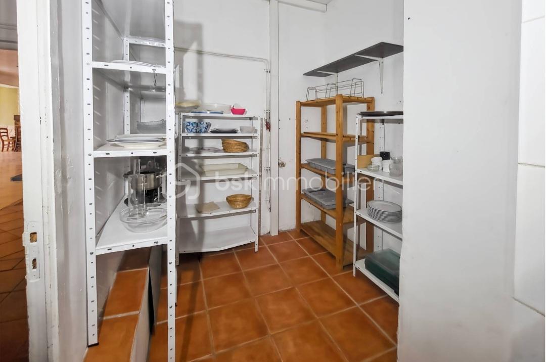 Local commercial de 179 m² - Screenshot_20250615_164824_ProperShot.jpg