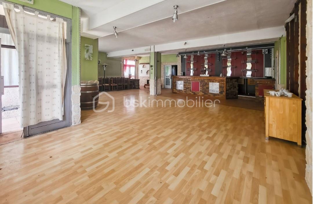 Local commercial de 179 m² - Screenshot_20250615_164724_ProperShot.jpg