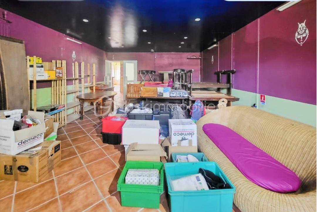 Local commercial de 179 m² - Screenshot_20250615_164742_ProperShot.jpg