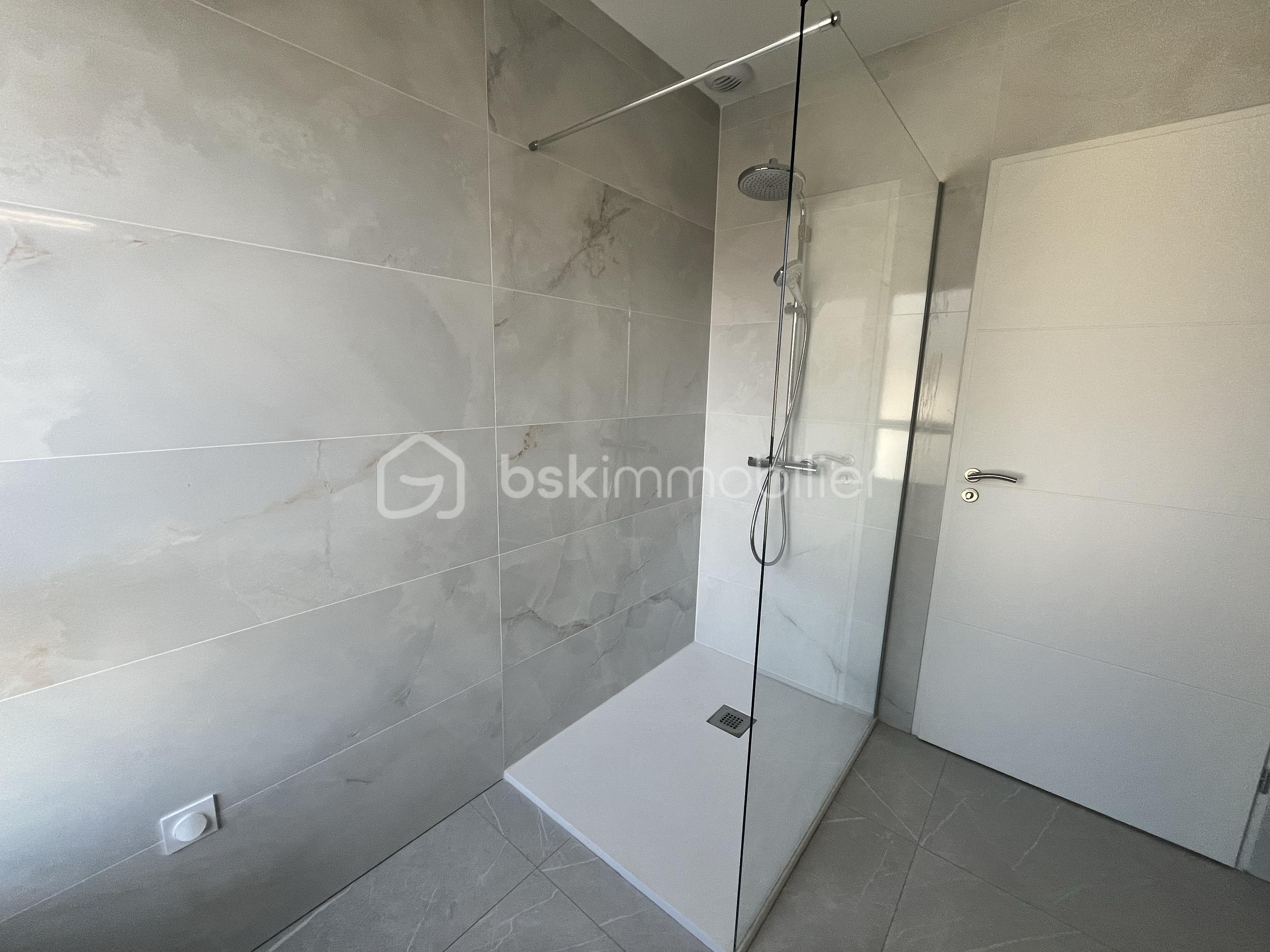 Maison d architecte de 125 m² - tempImageyEsBeg.png