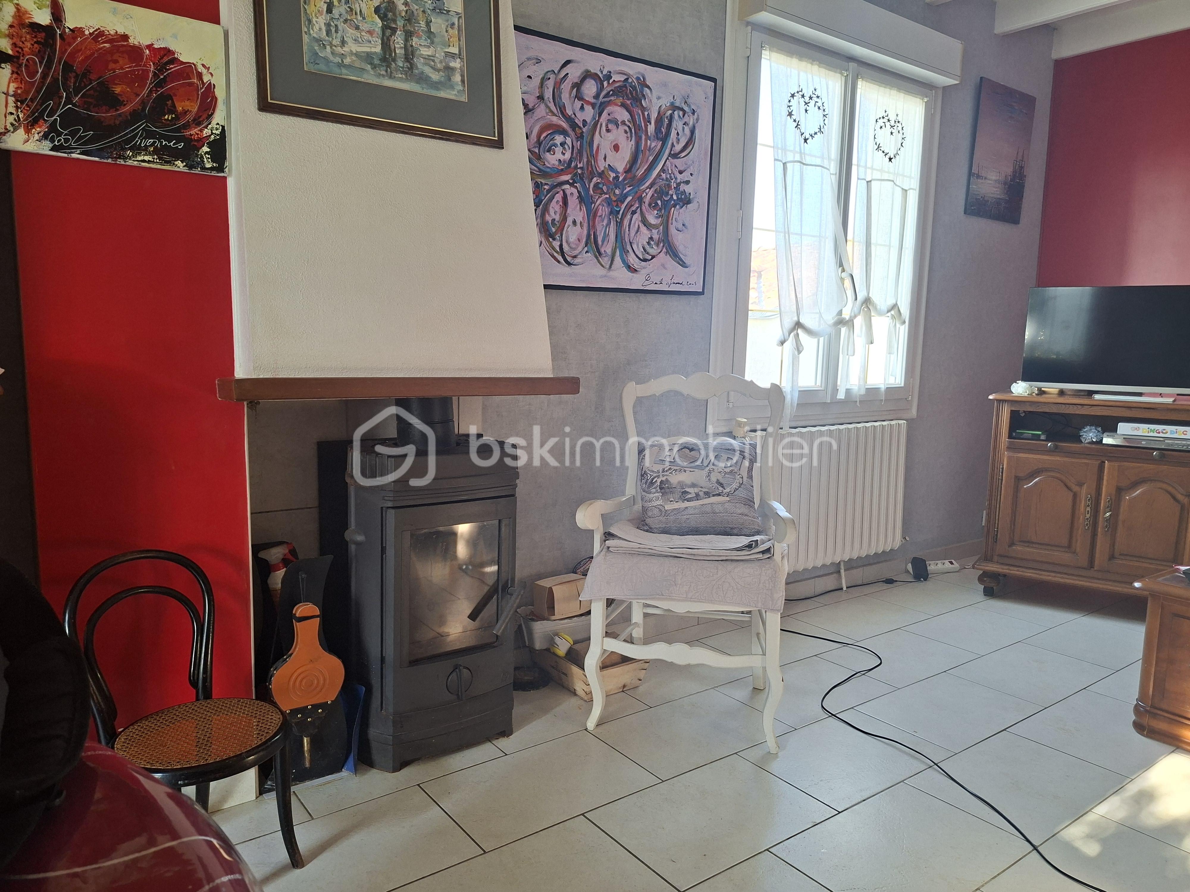 PHOTO POELE AVEC CHAISE.jpg