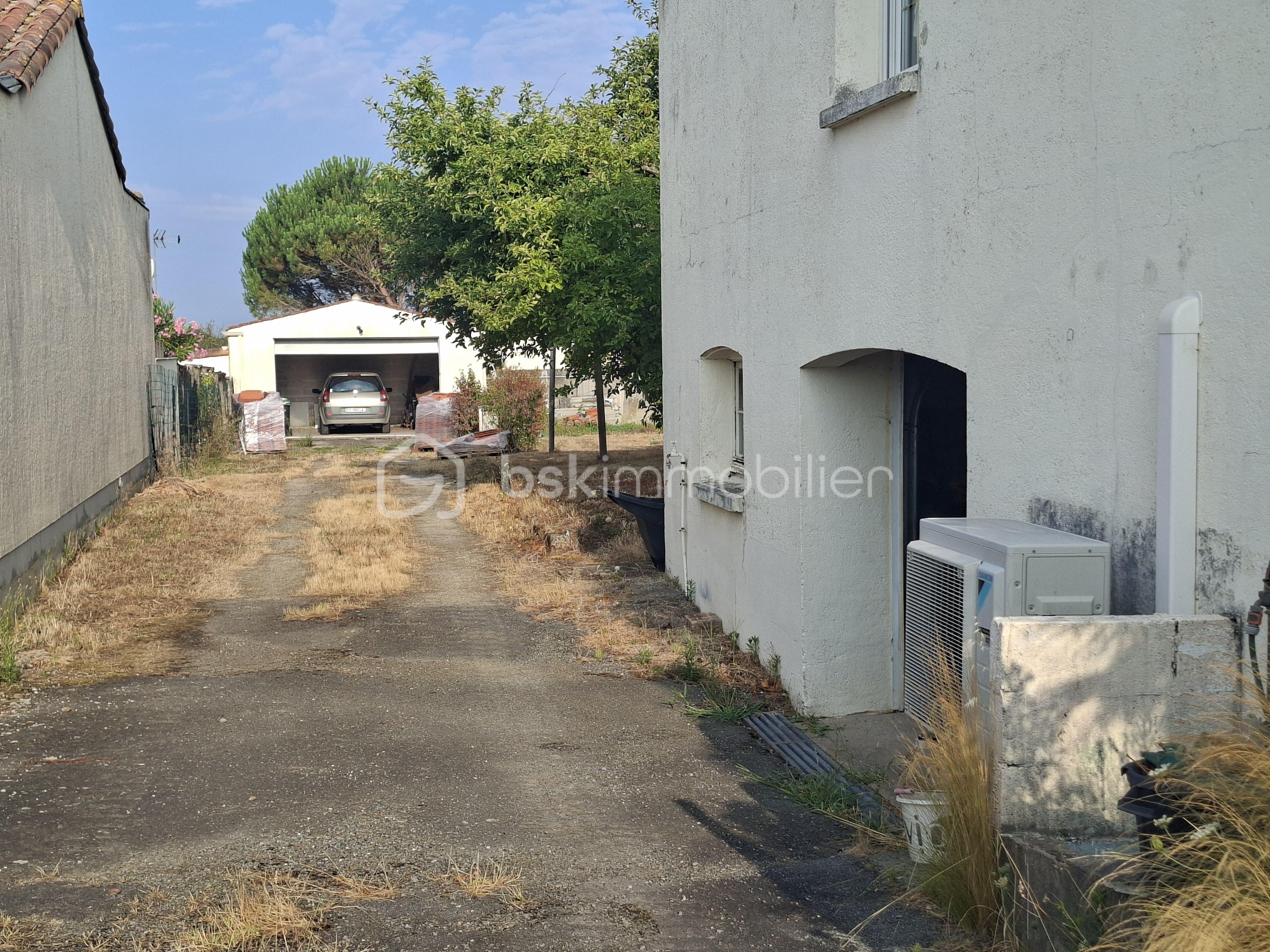 VUE ALLEEVERS GARAGE.jpg