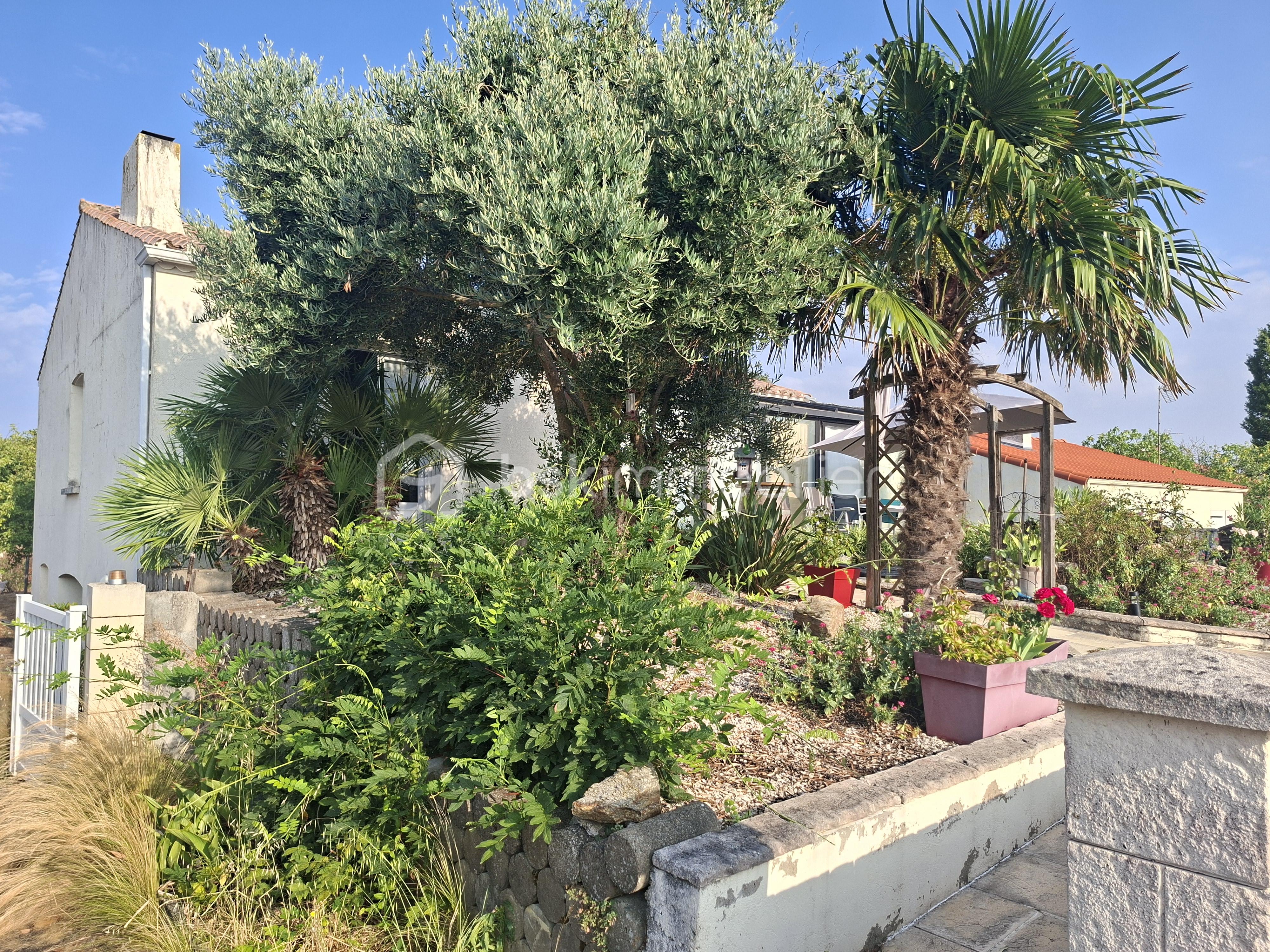 PHOTO FACADE EN COIN.jpg