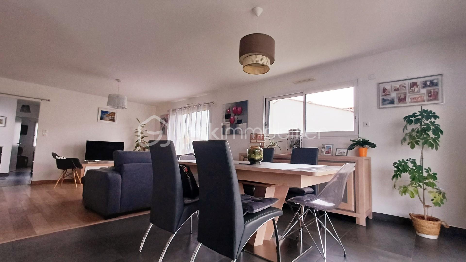 Maison de 99 m² - 8f1062e3-f97a-4cc0-8f2c-52b8fc098efe.jpg