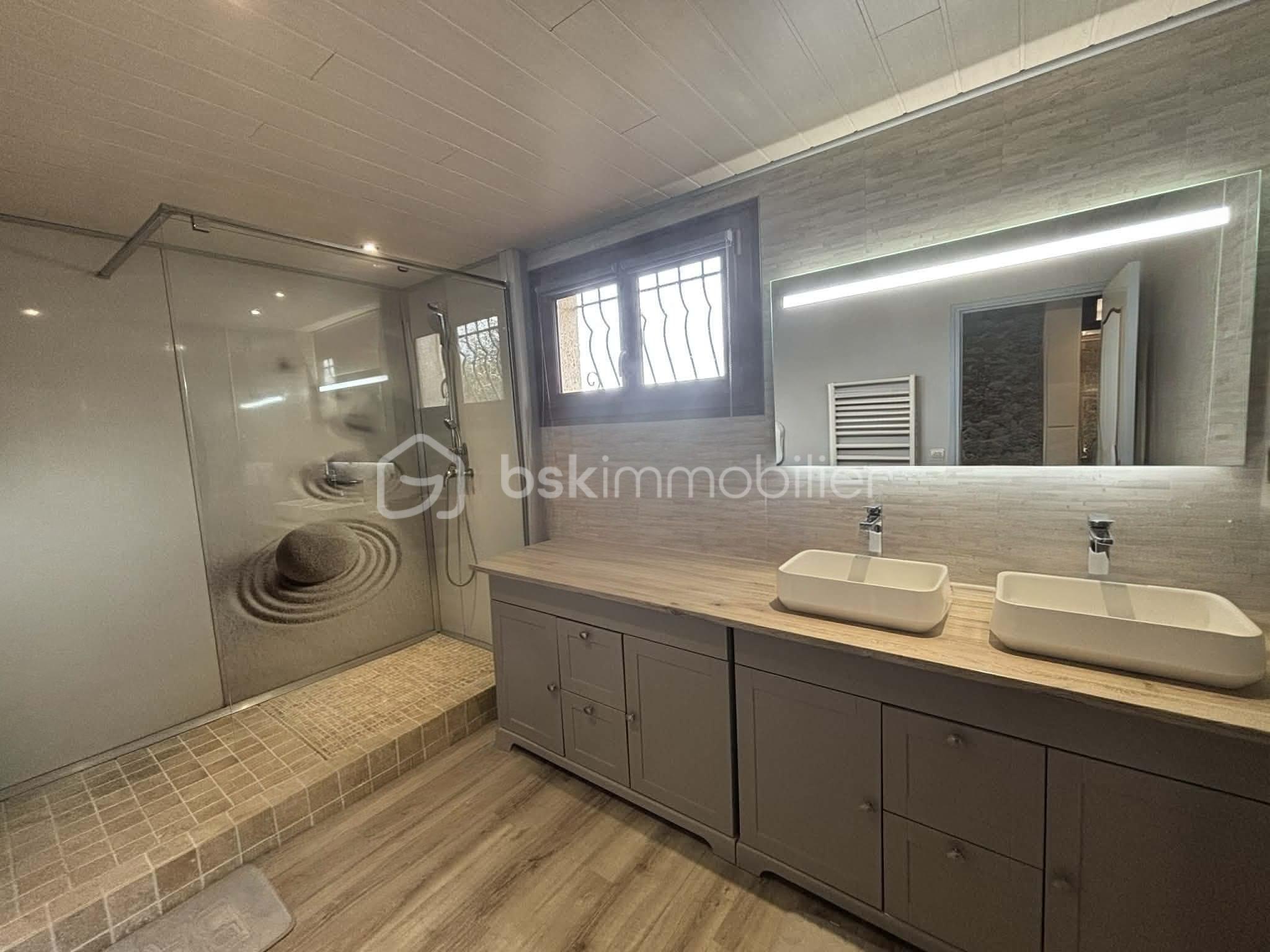 Maison traditionnelle de 165 m² - Salle d'eau 2.jpeg