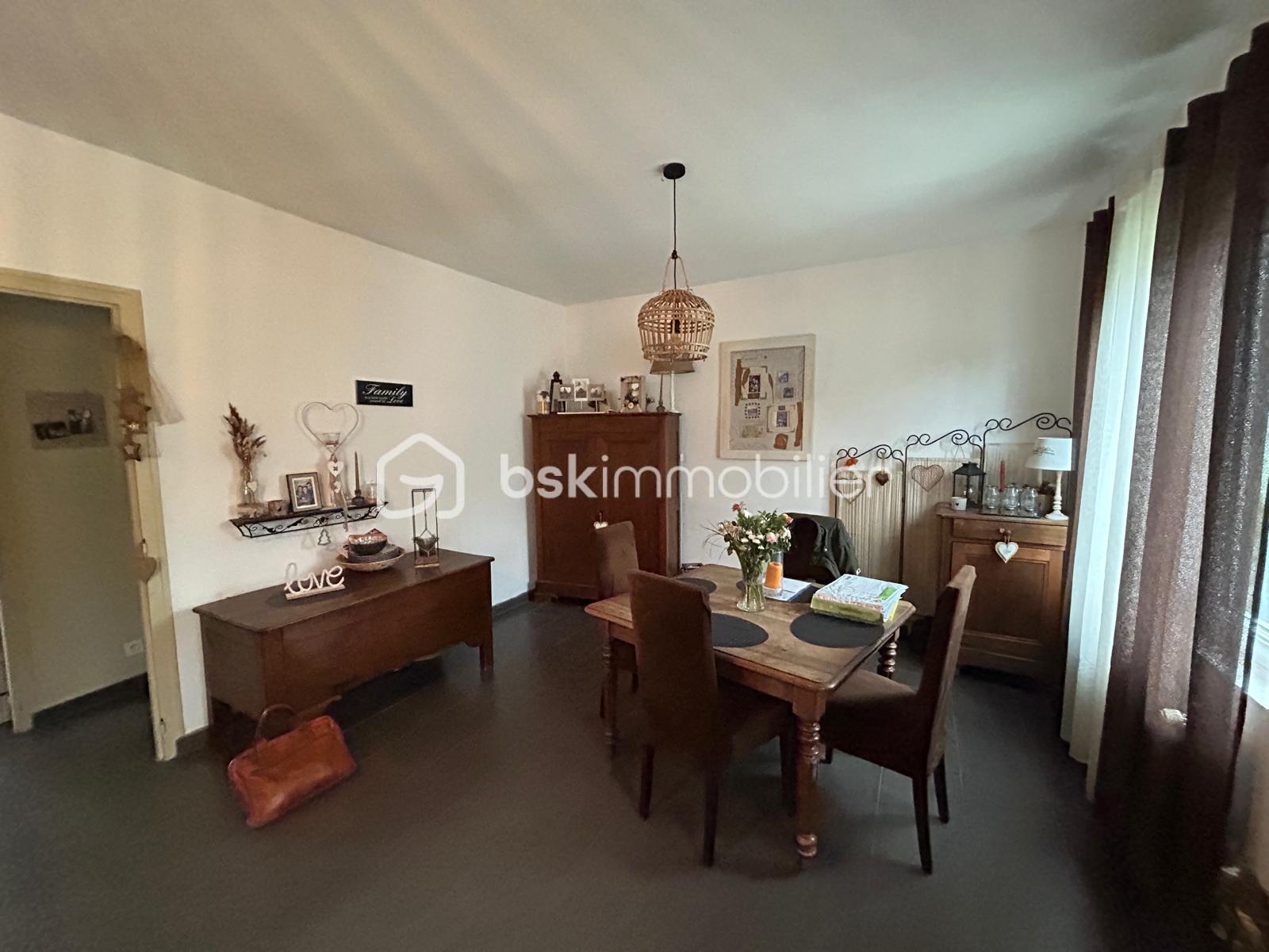 Maison de 135 m² - Photos 2 Bazouges.jpg