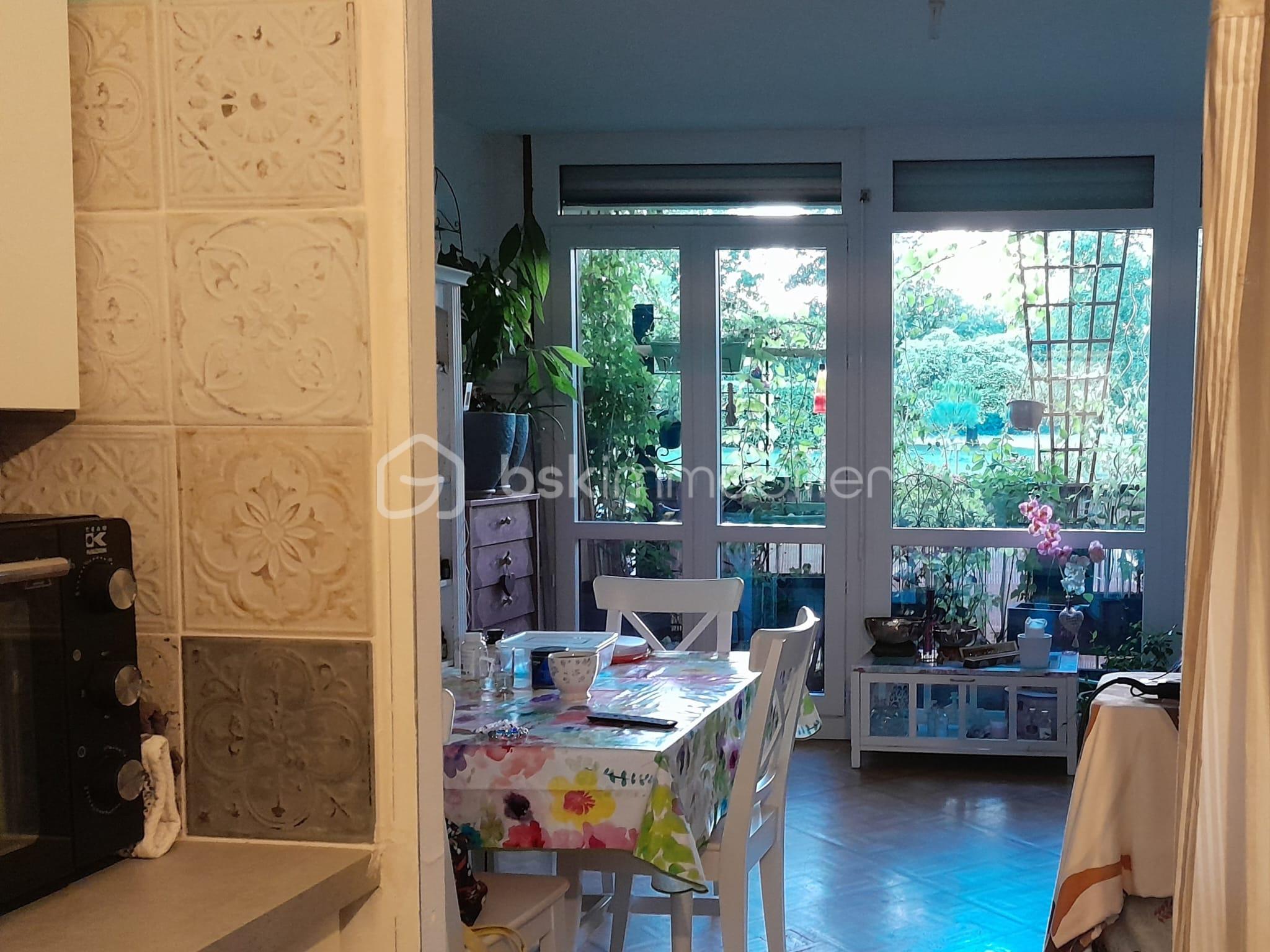 Appartement de 78,70 m² - de la cuisine, vue sur le parc.jpg