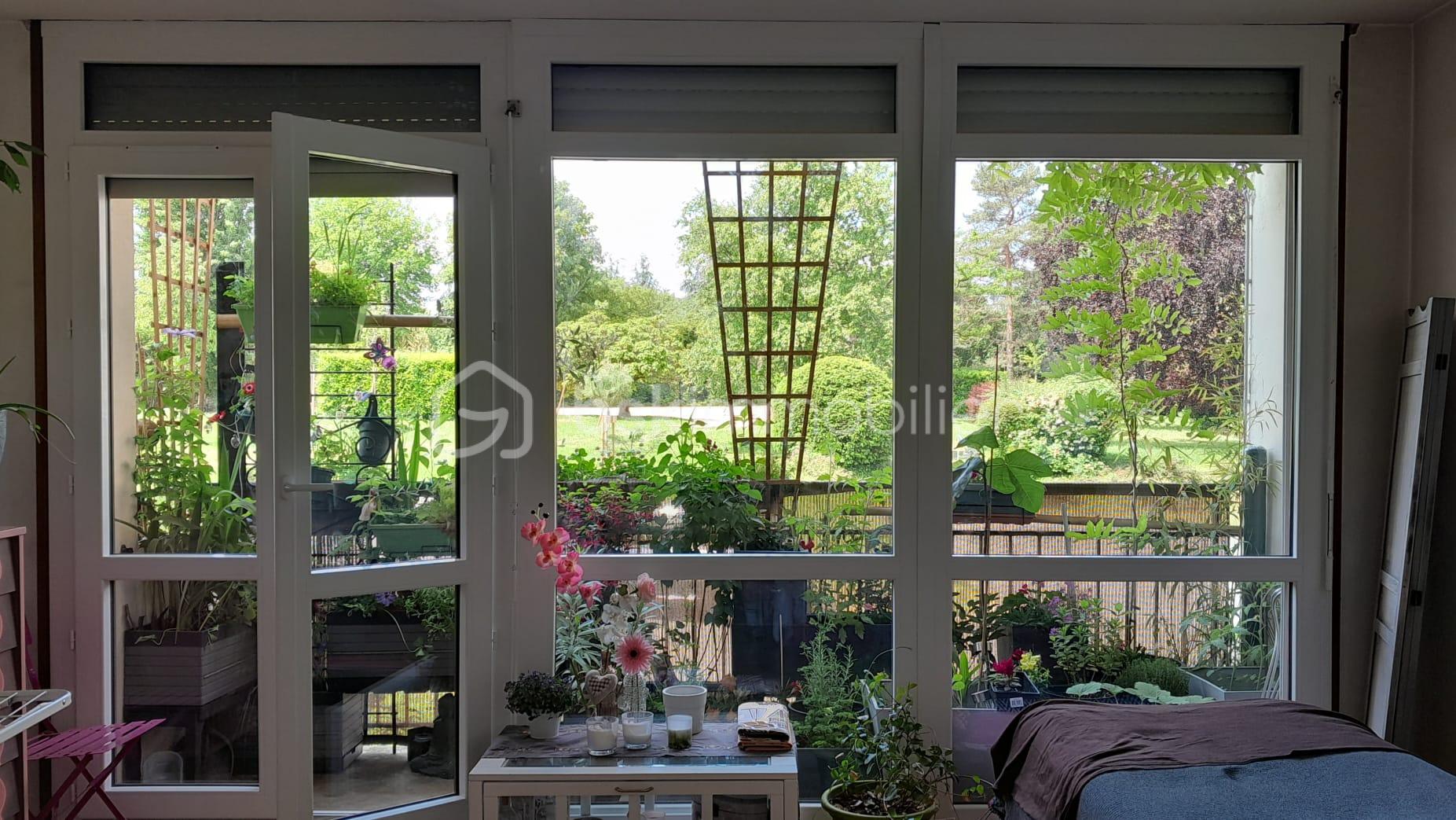 Appartement de 78,70 m² - vue sur le parc du séjour.jpg