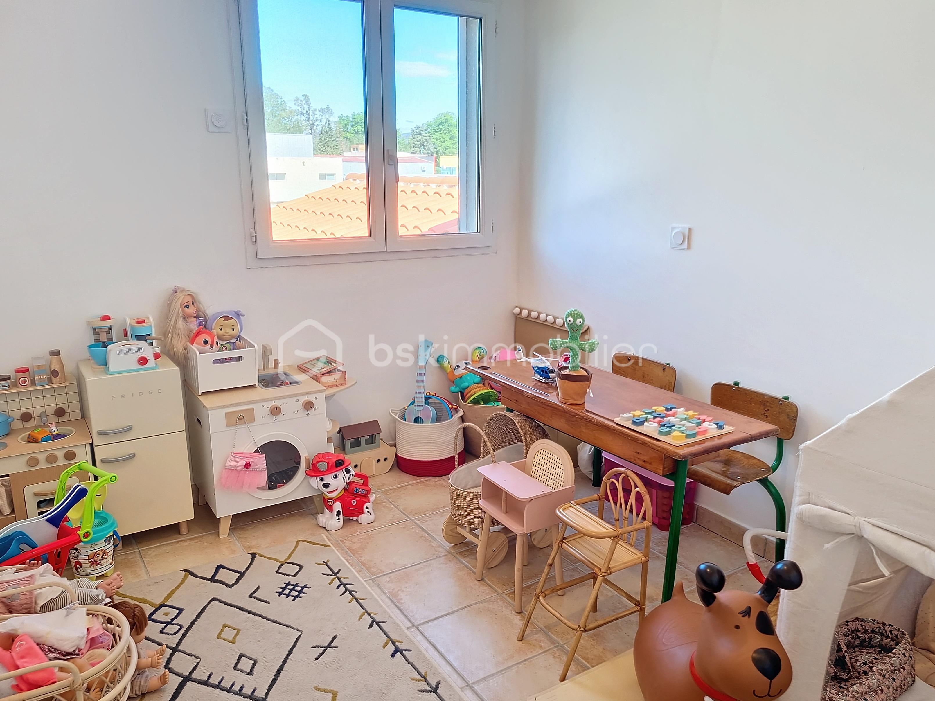 Maison de 232 m² - aYVNsVk9RMEUtMjAyNDA1MjMwNzUzNDk_20240523103403_47764_b435ee0.jpg