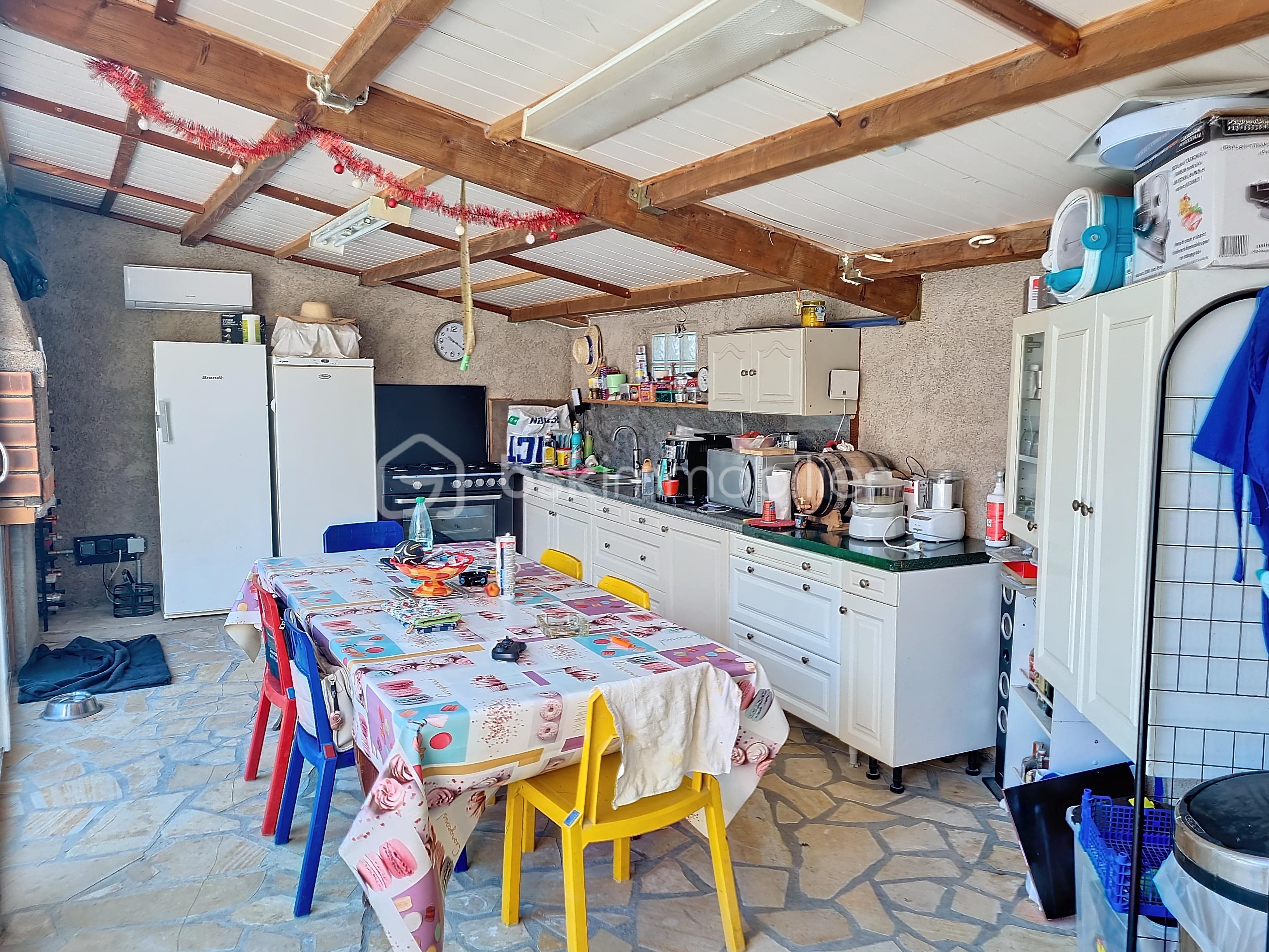 Maison de 232 m² - aYVNsVk9RMEUtMjAyNDA1MjMwNzUzNDk_20240523102025_29282_0b027e1.jpg