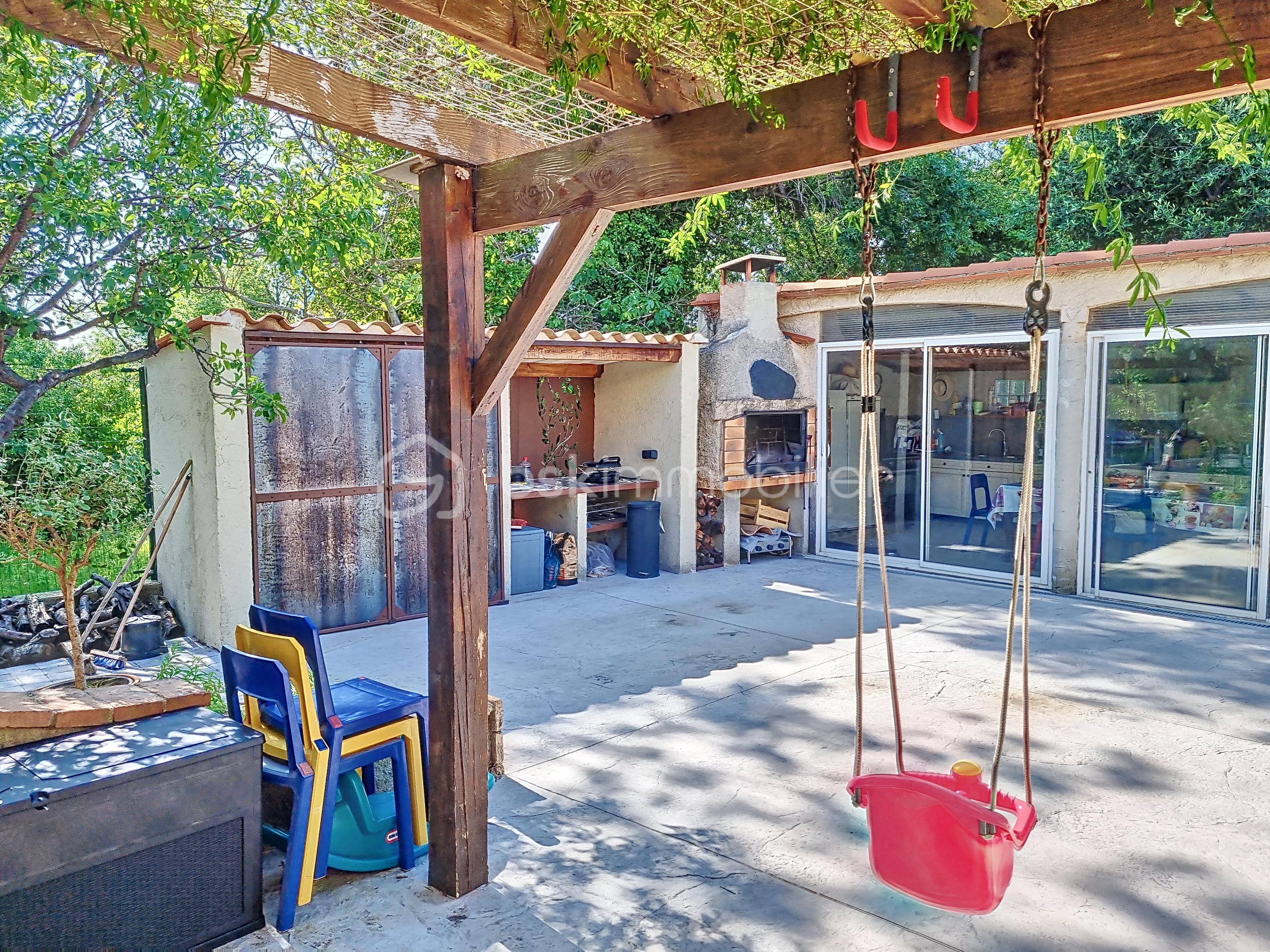 Maison de 232 m² - aYVNsVk9RMEUtMjAyNDA1MjMwNzUzNDk_20240523102621_85569_a3e21ec.jpg