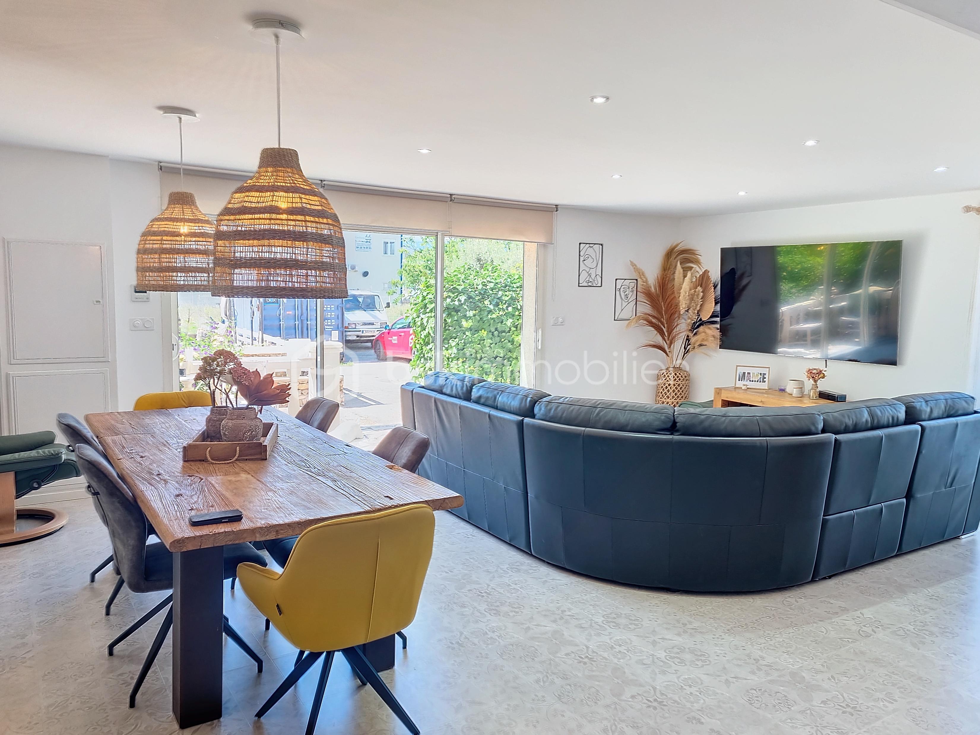 Maison de 232 m² - aYVNsVk9RMEUtMjAyNDA1MjMwNzUzNDk_20240523104647_12691_ce3db11.jpg