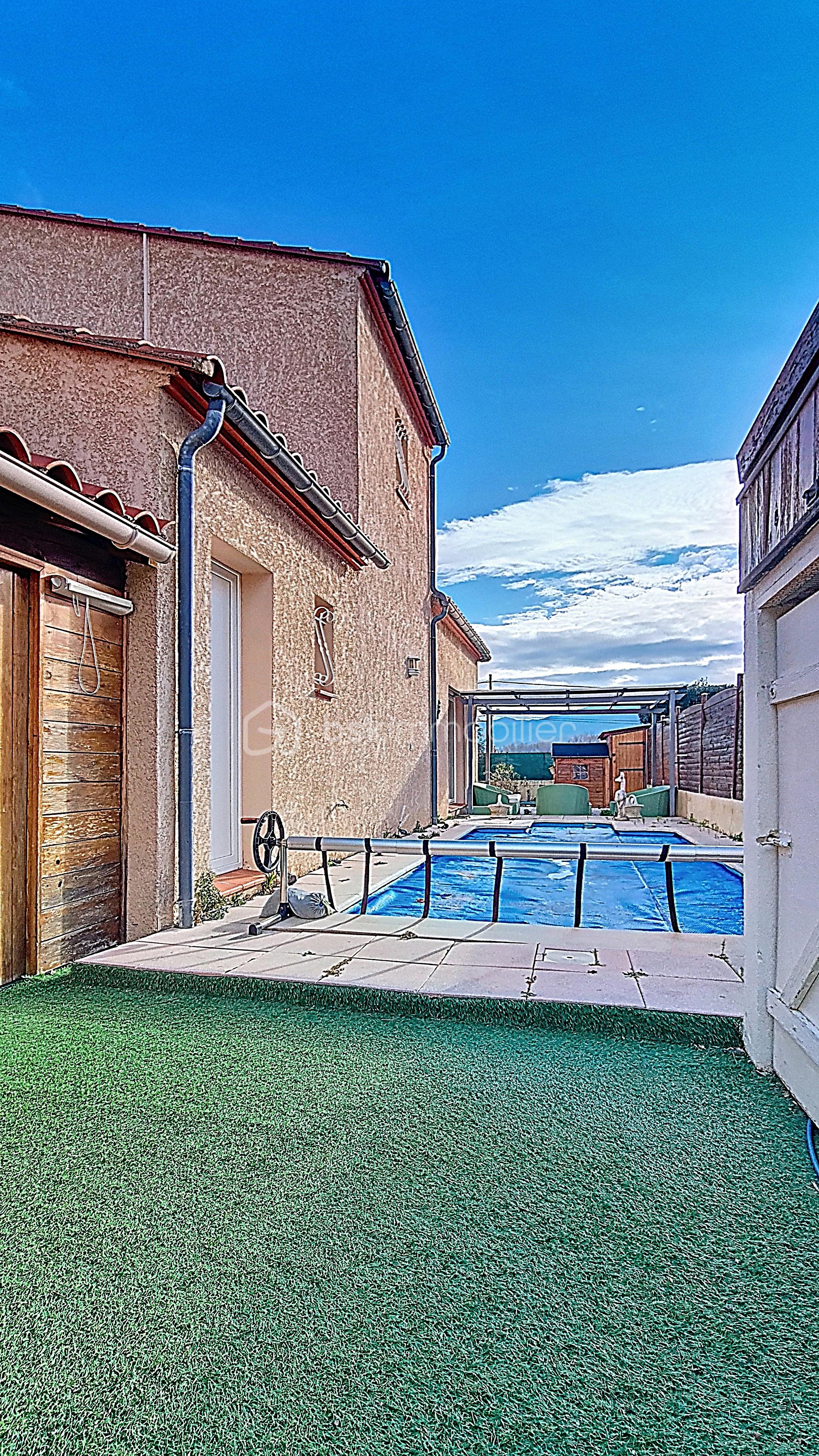 Villa de 97 m² - vu piscine.jpg