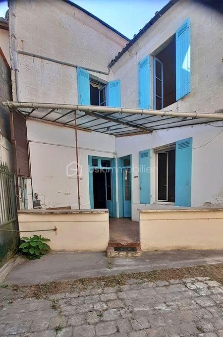 Maison de 232 m² - cour arrière 2.jpg