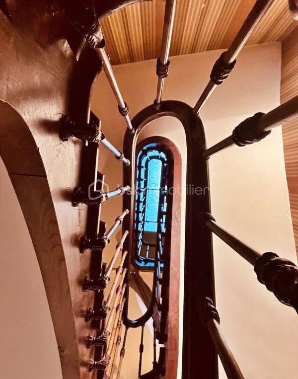 Maison de 232 m² - cage escalier.jpg