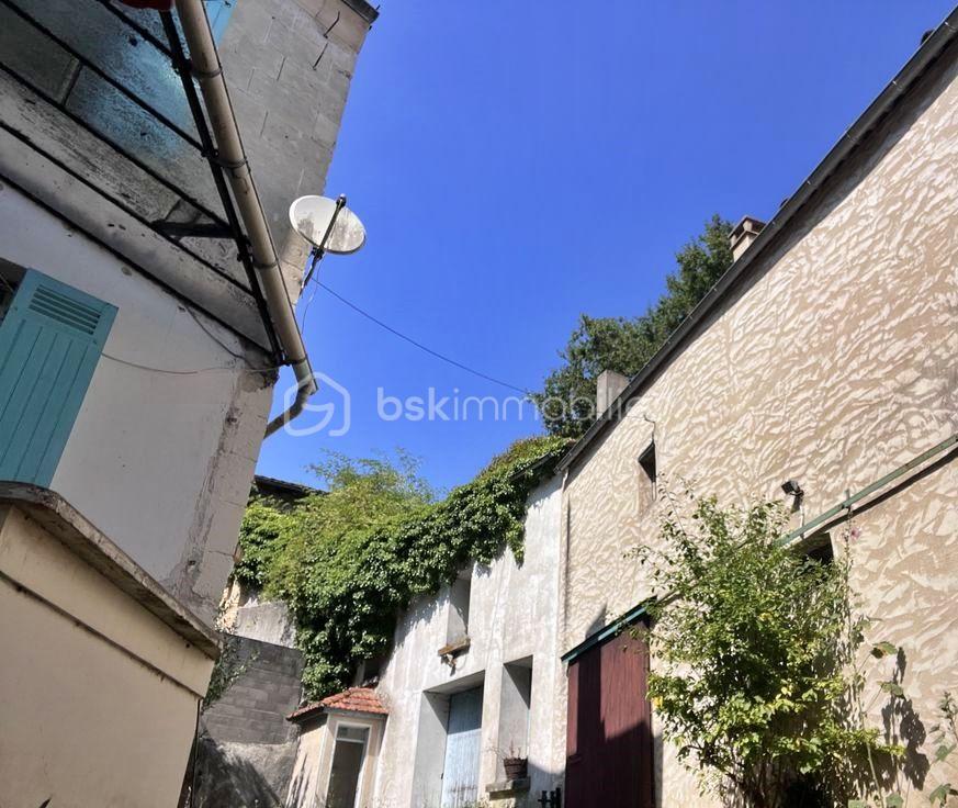 Maison de 232 m² - Cour garage atelier.jpg