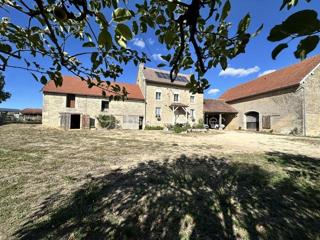 Maison 6 pièces 150 m² · à Ampilly-les-Bordes · 150 m² · 215 000 €
