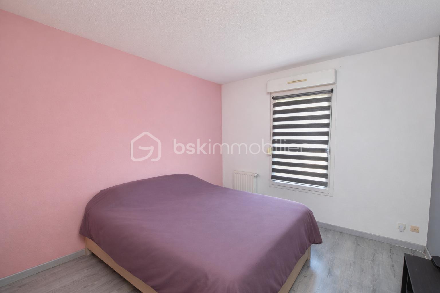 Chambre lumineuse et épurée.png