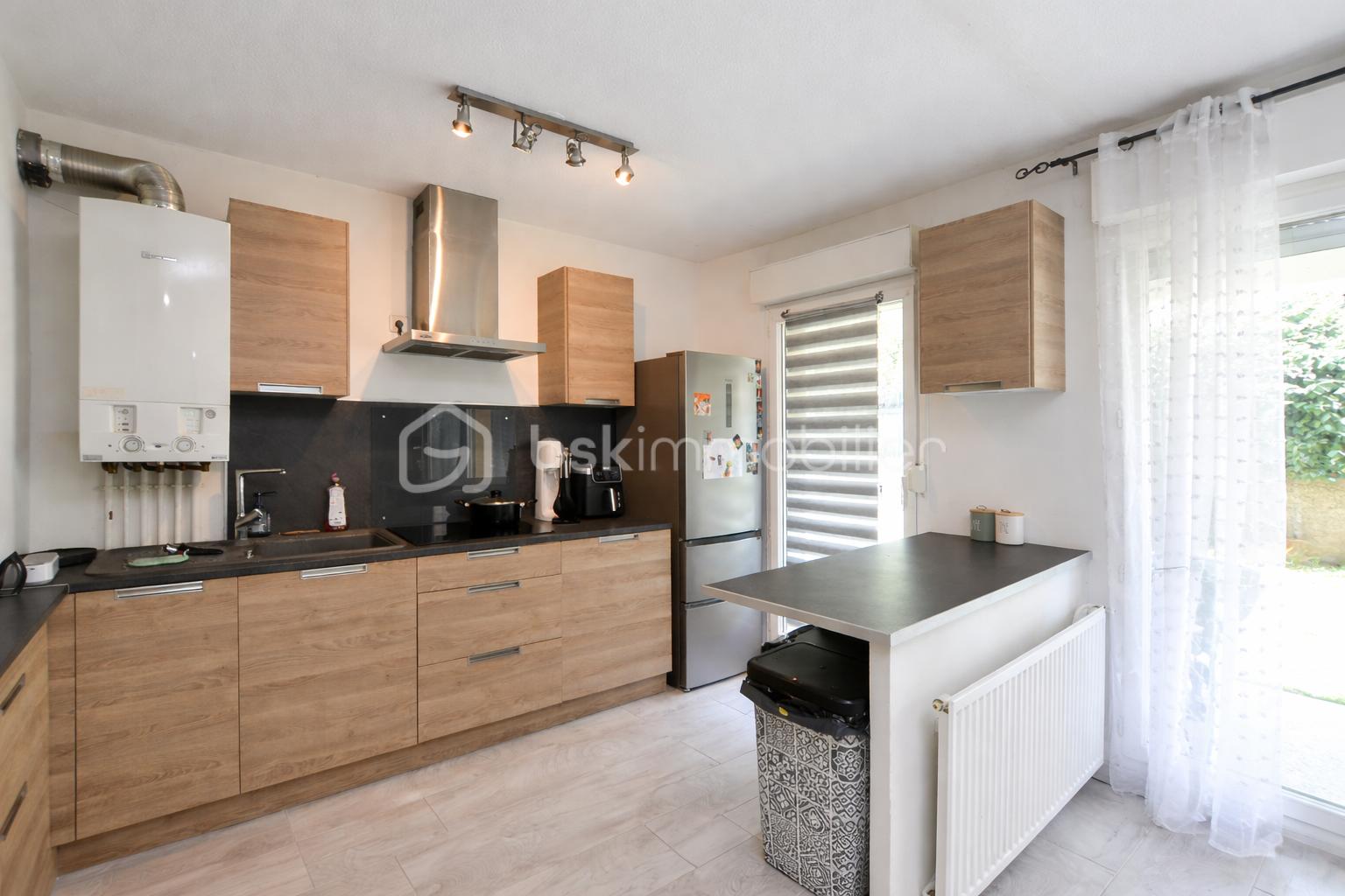 Cuisine moderne et épurée lumineuse.png