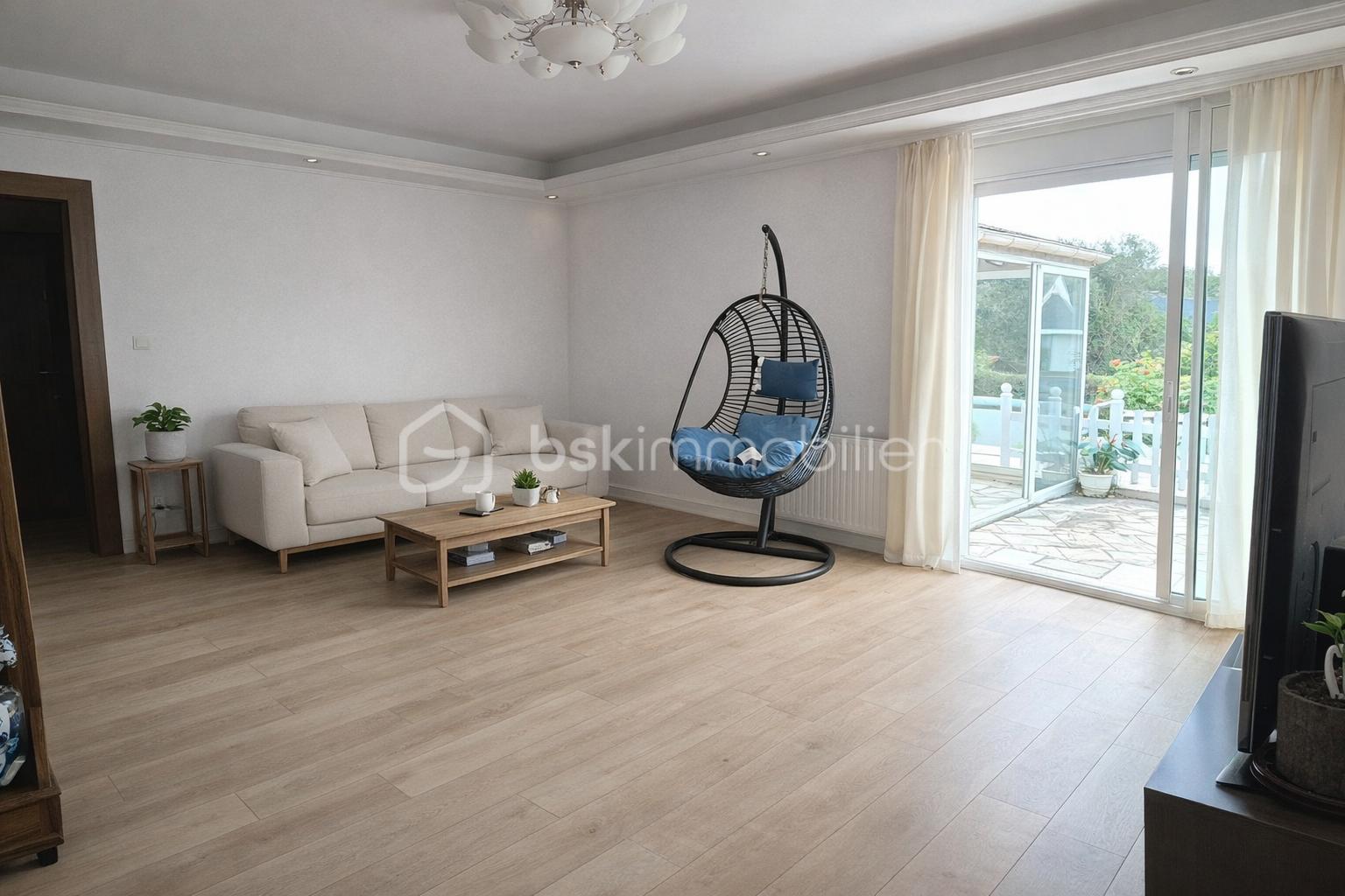 Salon moderne avec mobilier minimaliste.png