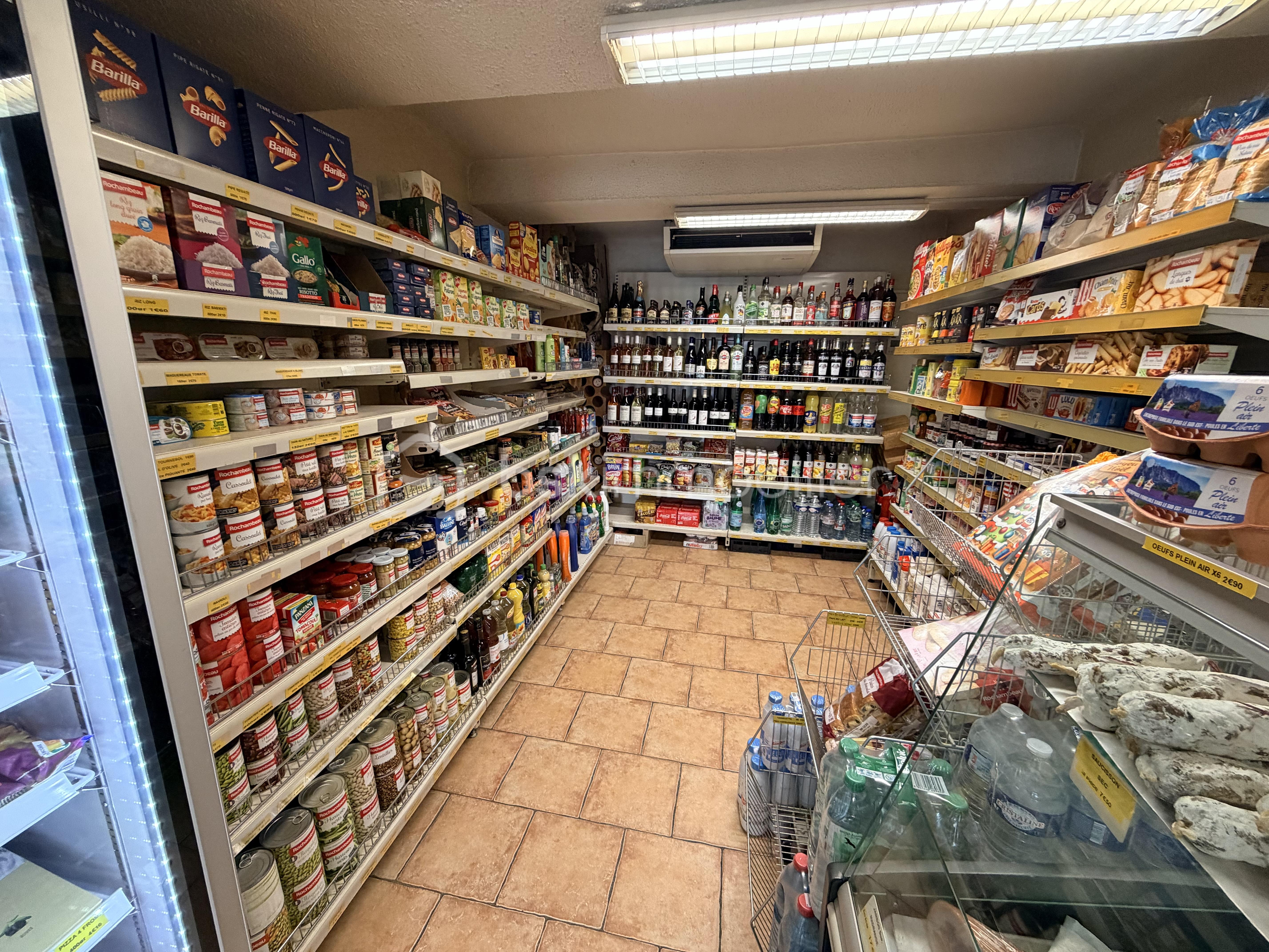 Fonds de commerce - Fond du magasin.jpg