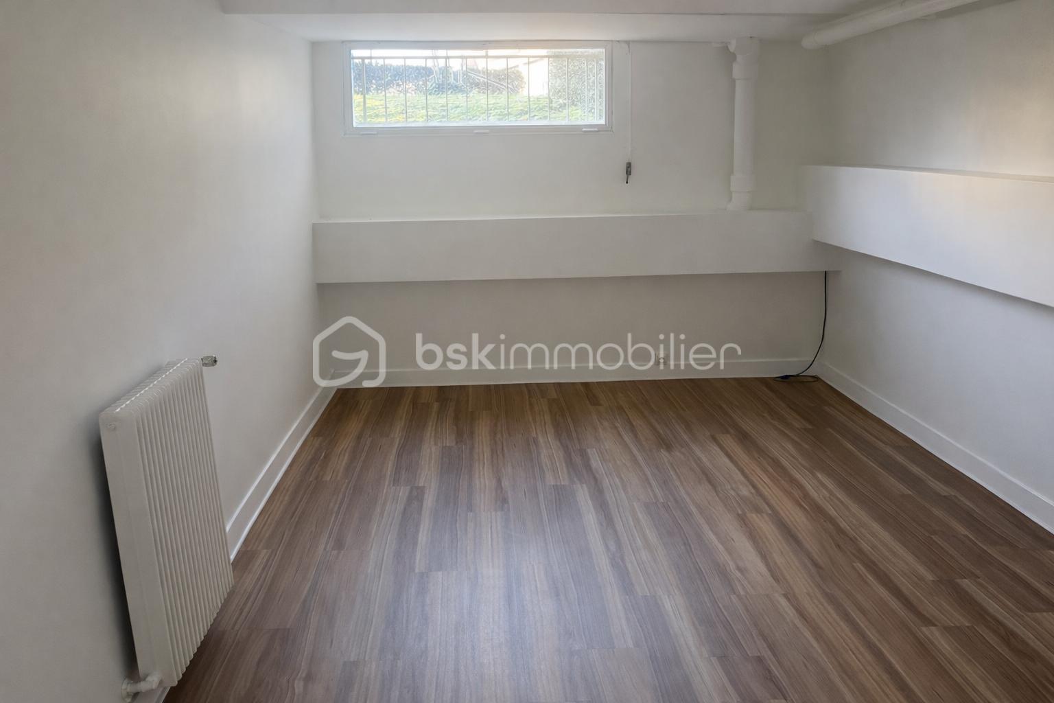 Local commercial de 180 m² - ChatGPT Image 10 févr. 2026, 20_30_03.png