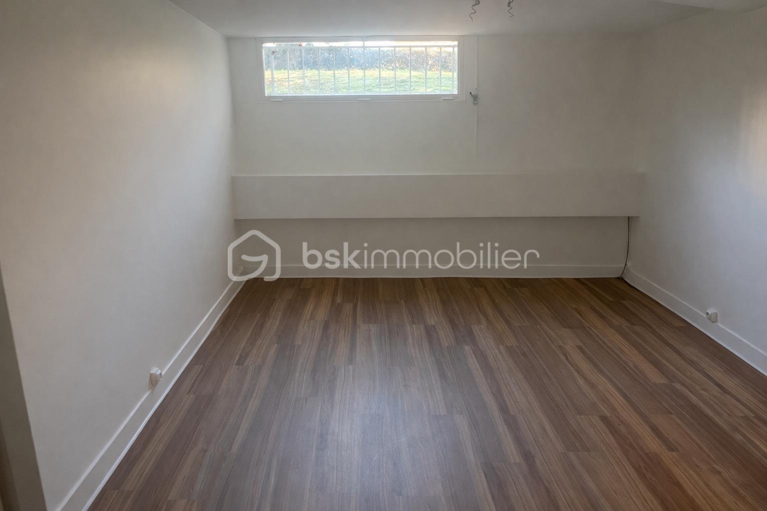 Local commercial de 180 m² - ChatGPT Image 10 févr. 2026, 20_32_04.png