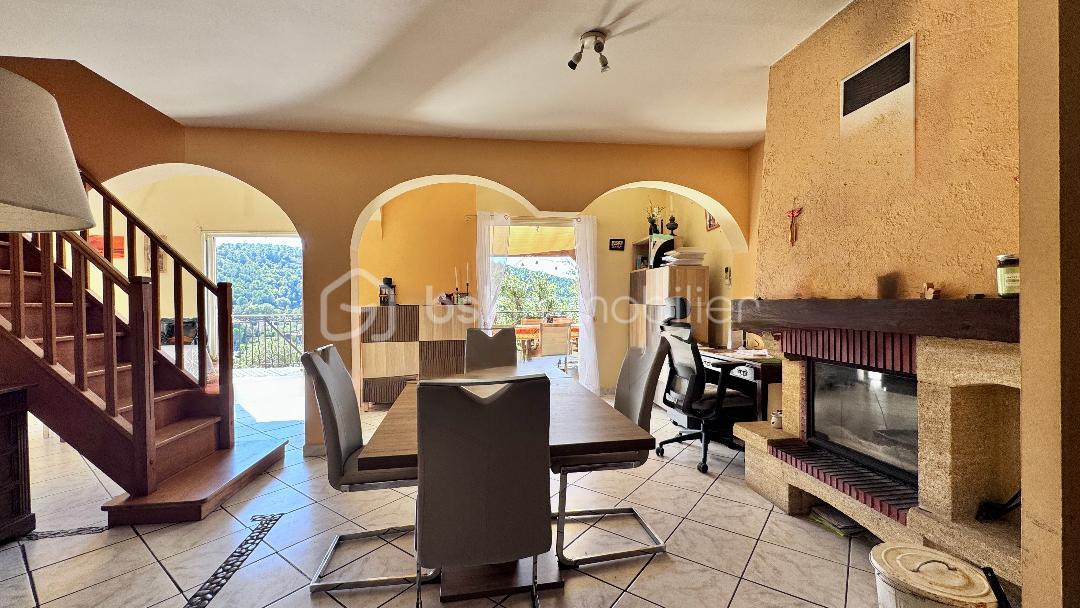 Maison provencale de 119 m² - Salon 1.jpeg