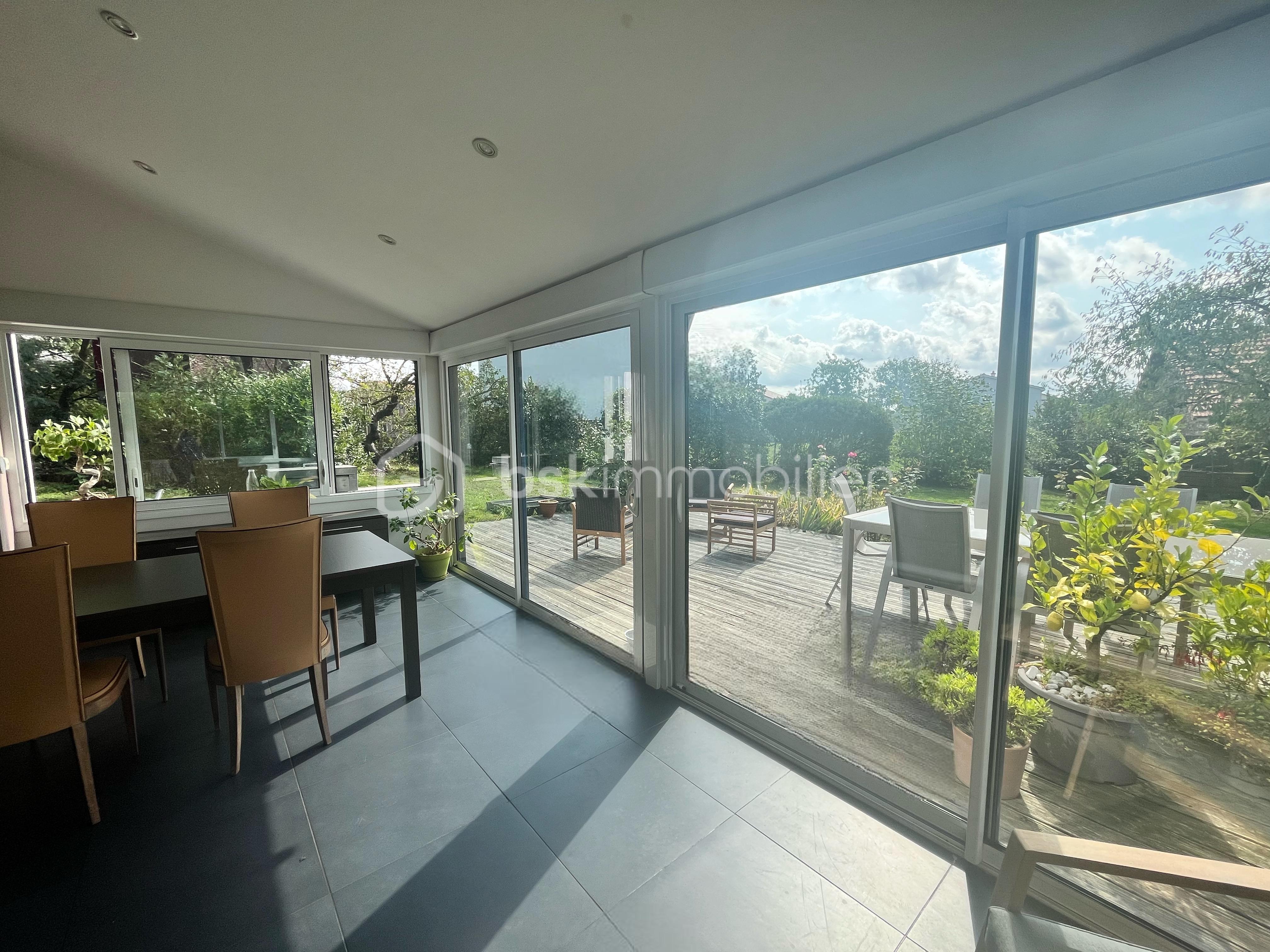 Maison traditionnelle de 168 m² - snapedit_1758533172900.jpg