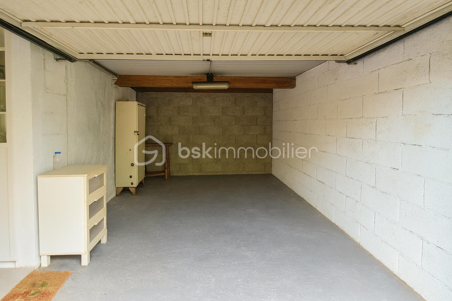 Maison jumelee de 137 m² - garage vide.png