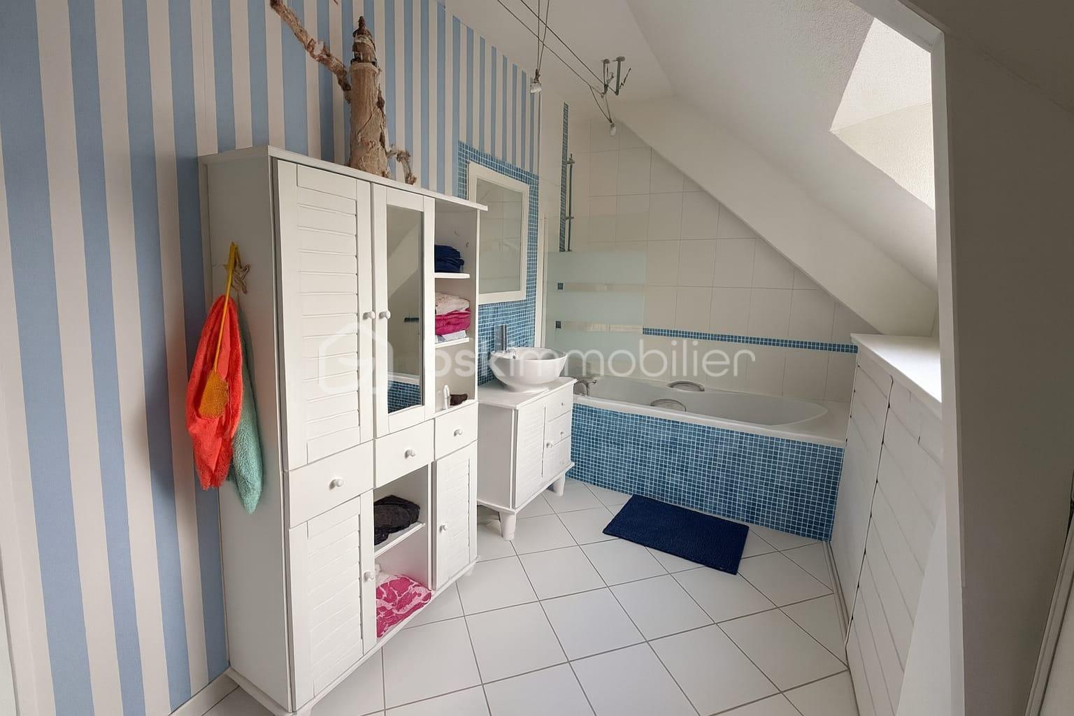 Maison de 110 m² - SALLE DE BAIN ETAGE.jpeg