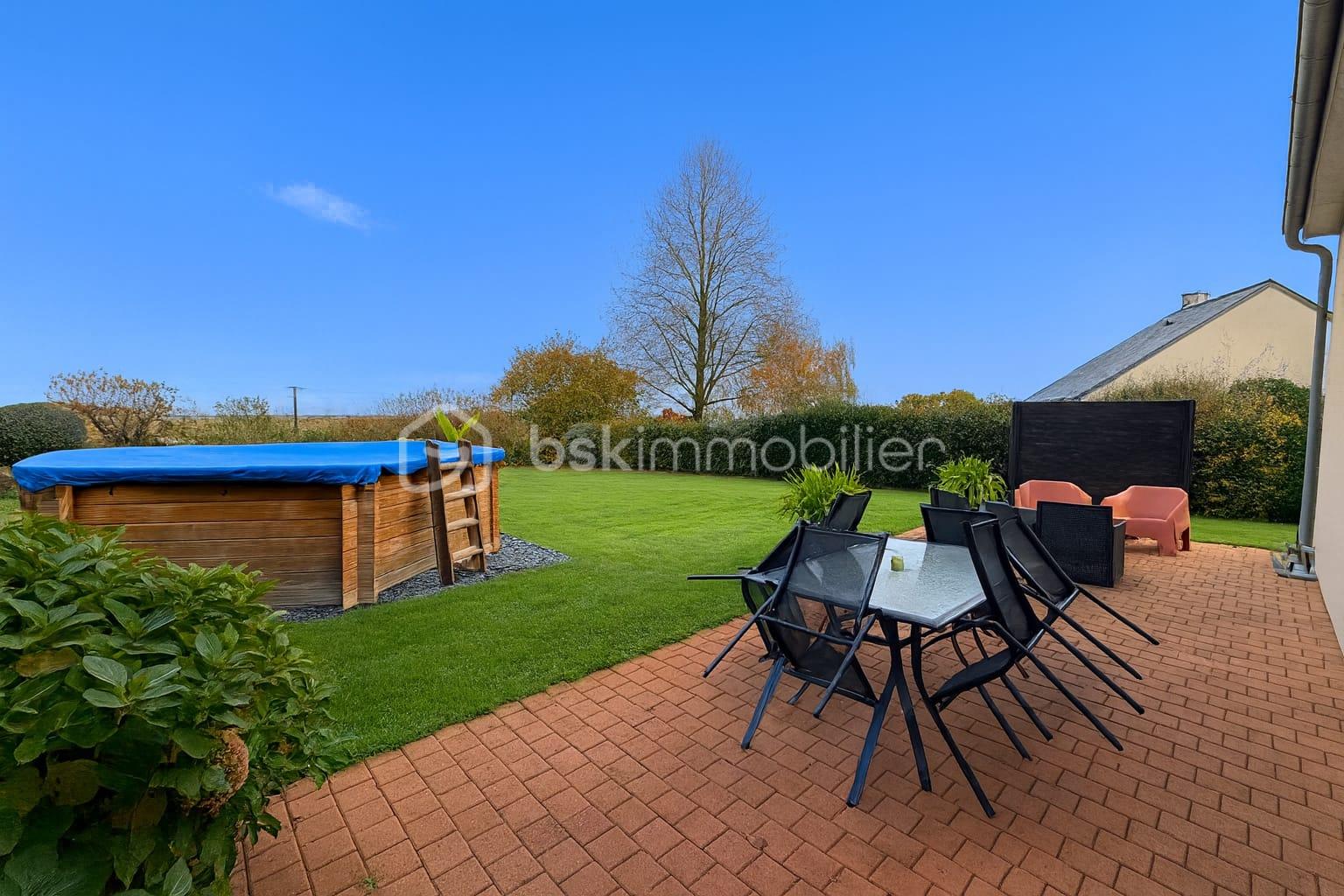 Maison de 110 m² - TERRASSE AVEC PISCINE.jpeg