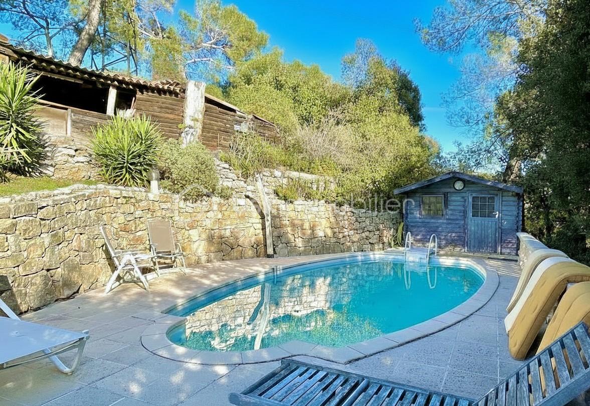 Appartement de 80,76 m² - piscine .jpg