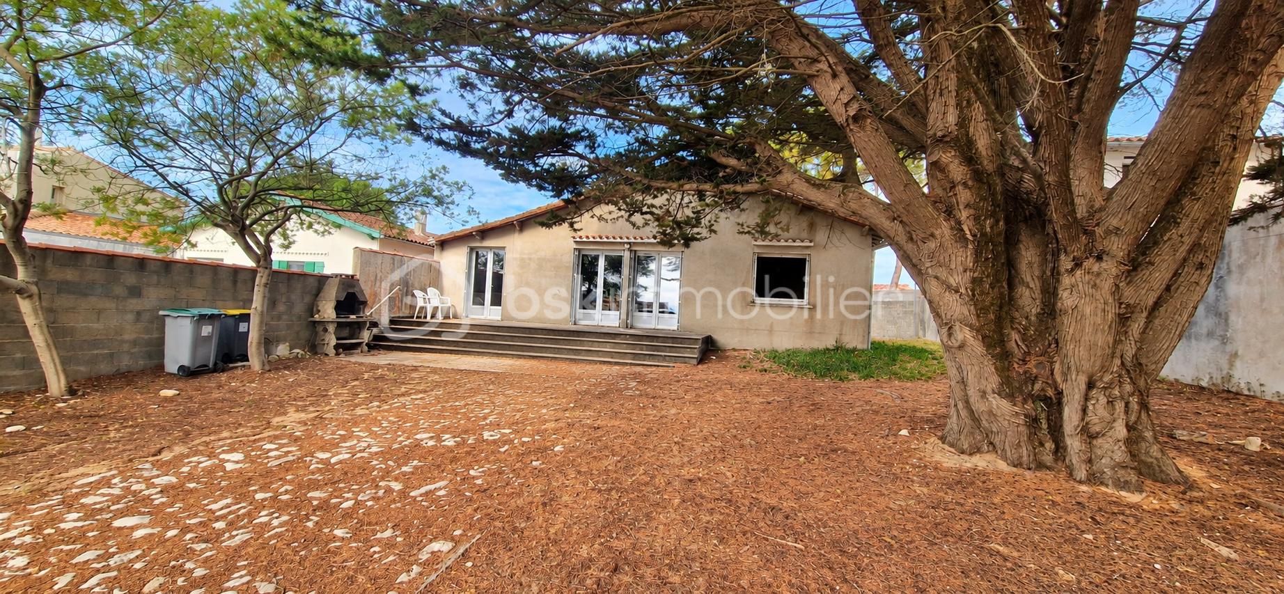 Jardin méditerranéen ombragé avec patio.png