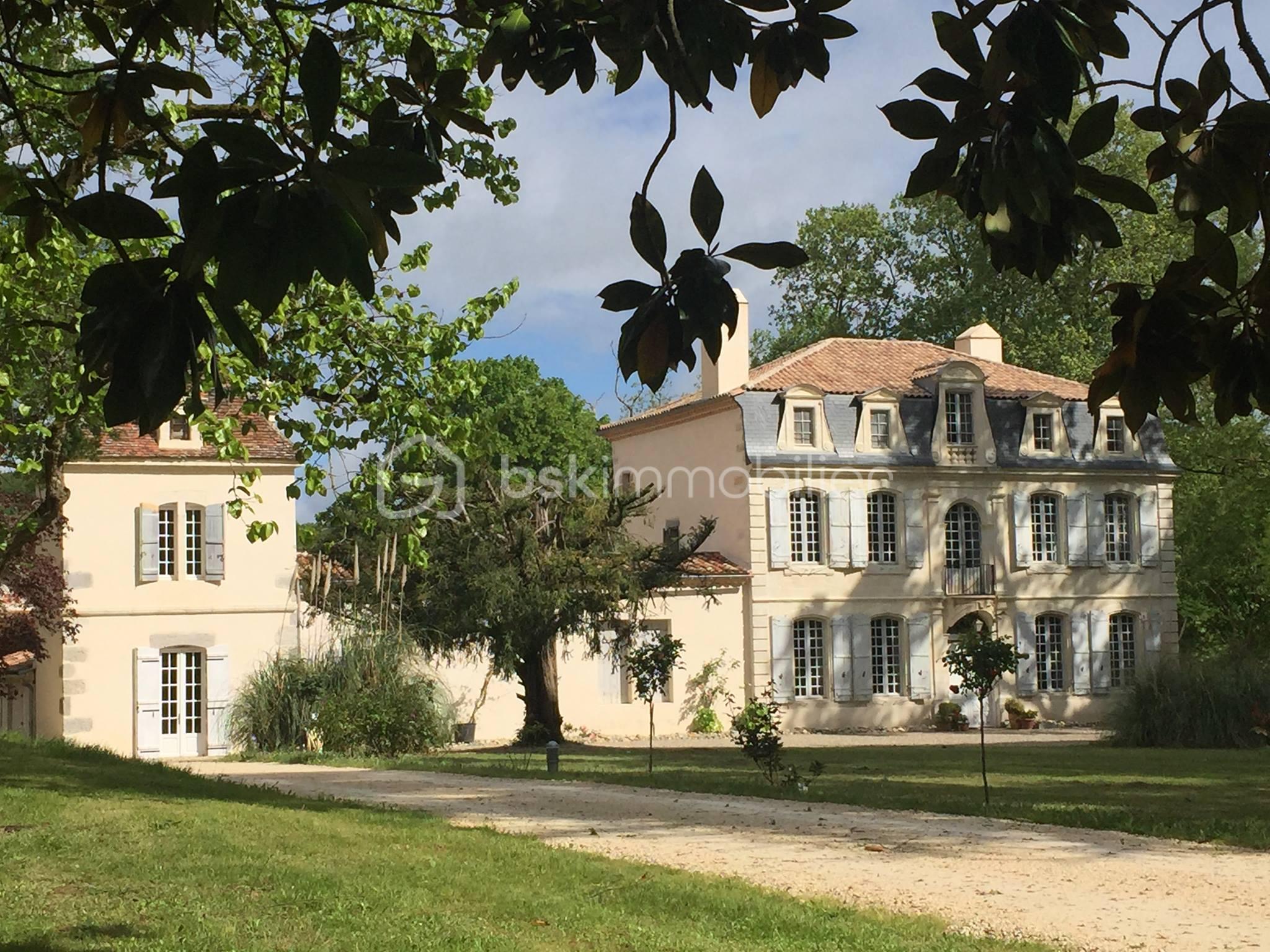 3-LE SINANGE_Façade principale sud.jpg
