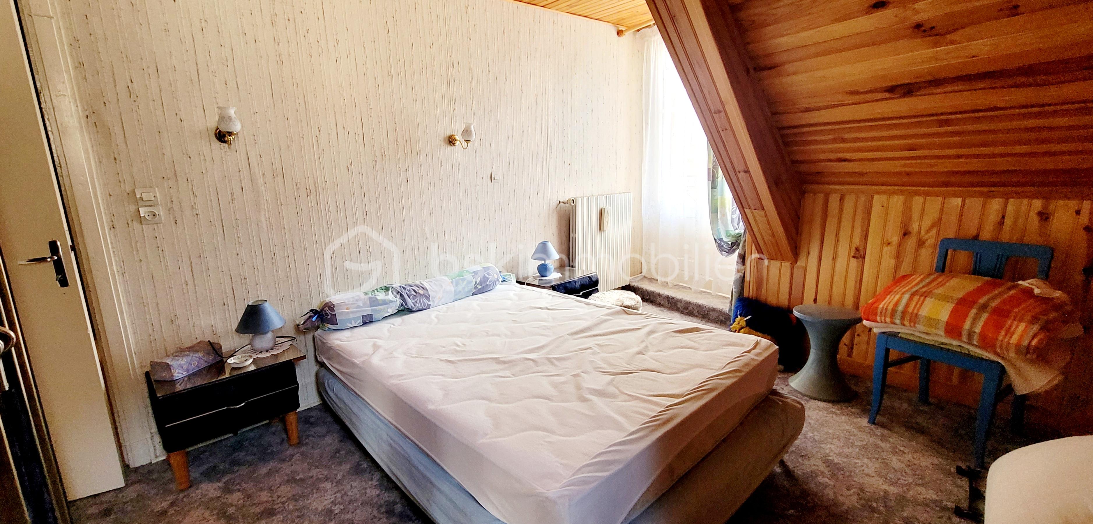 Photo Chambre 2 sous pente T5 Maison.jpg