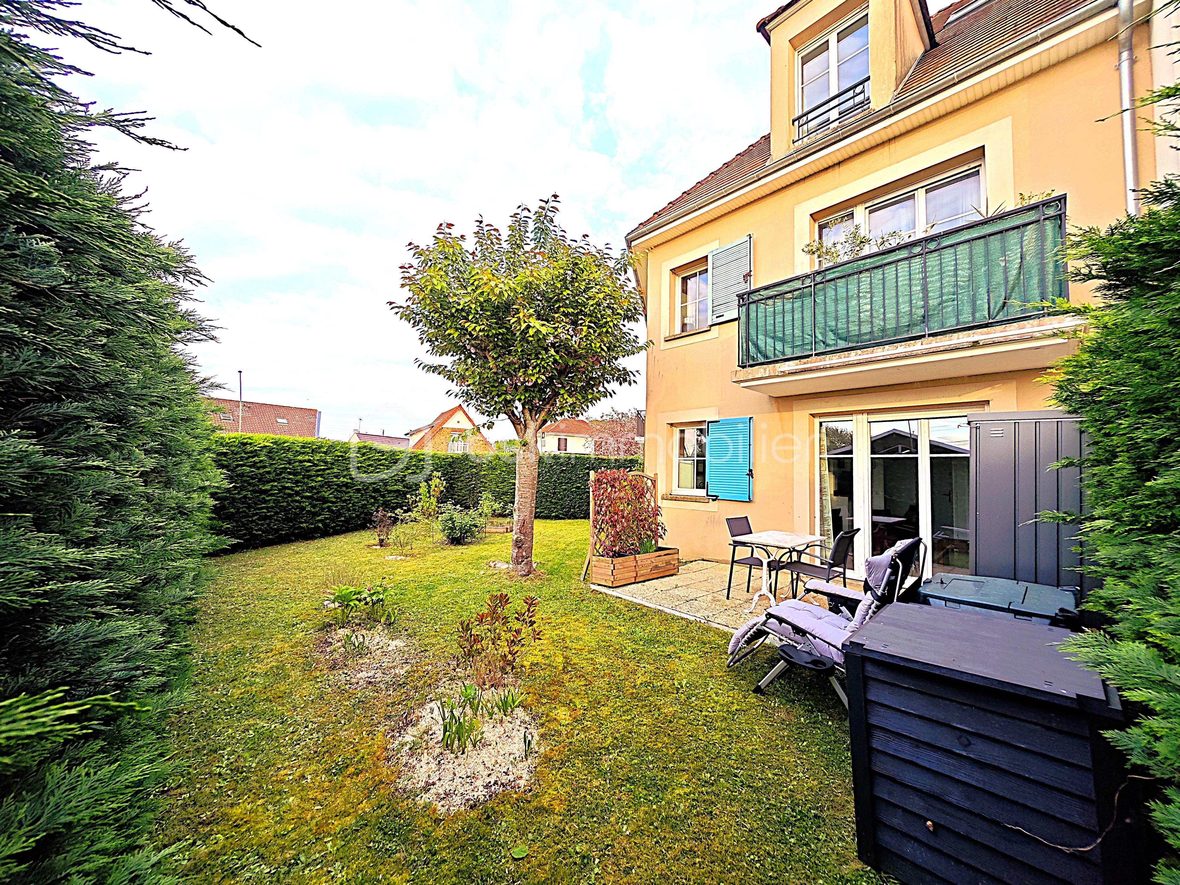 BRUNE JARDIN AVEC TERRASSE.jpg