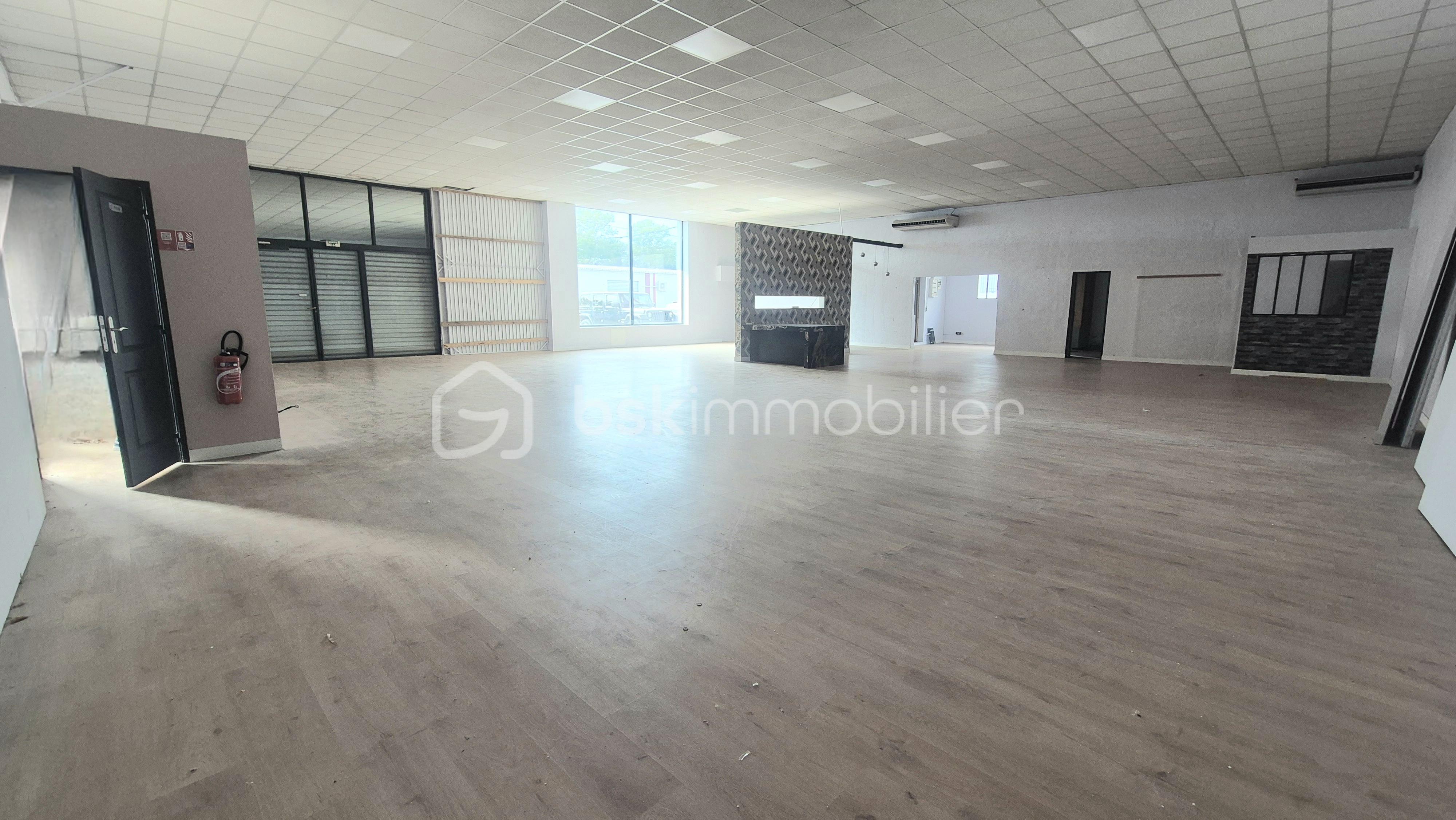 Local d activites de 335 m² - 20251001_114842.jpg