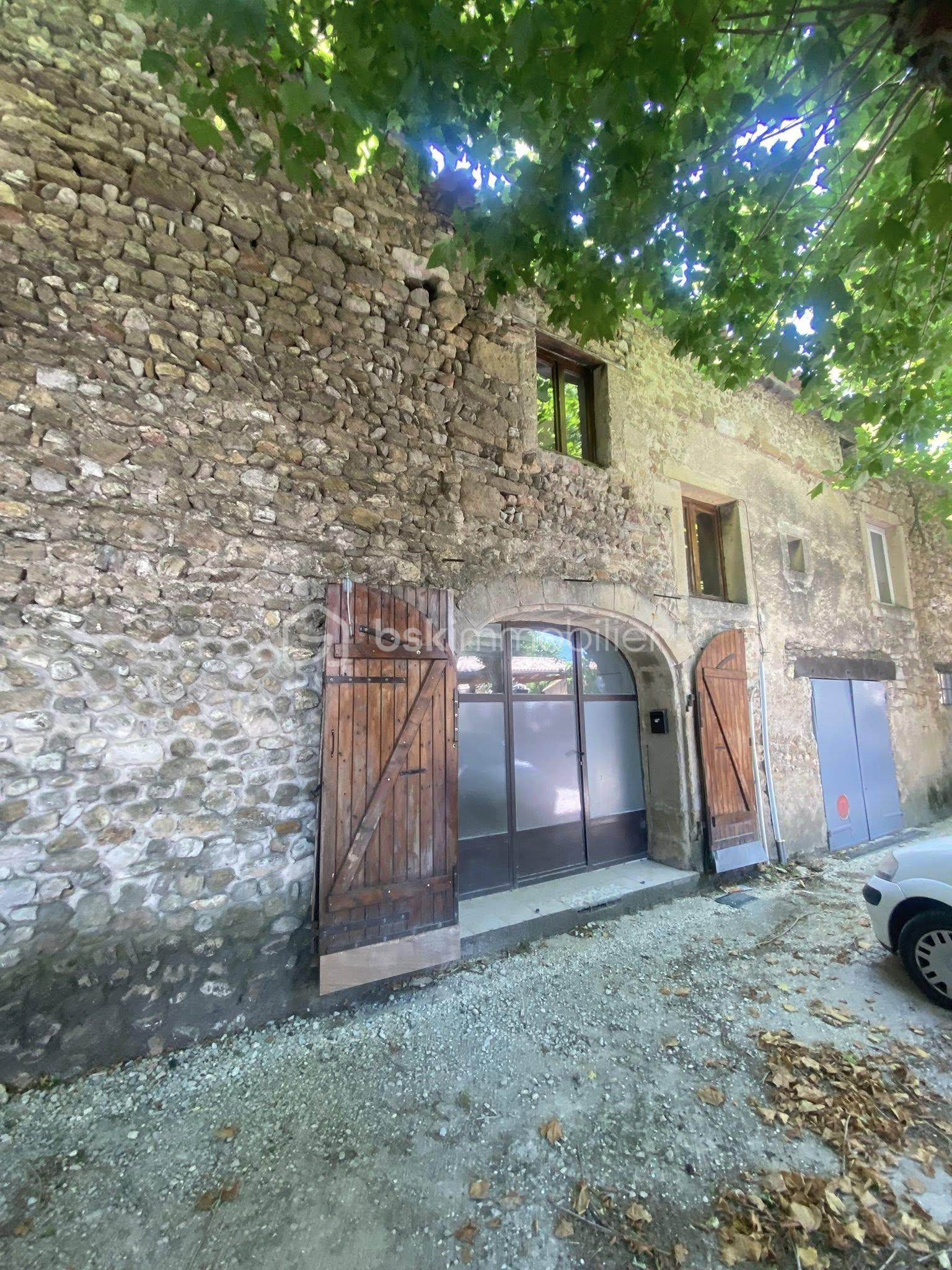 Maison de village de 320 m² - 571045683_122159997884397973_1306525926475857155_n.jpg