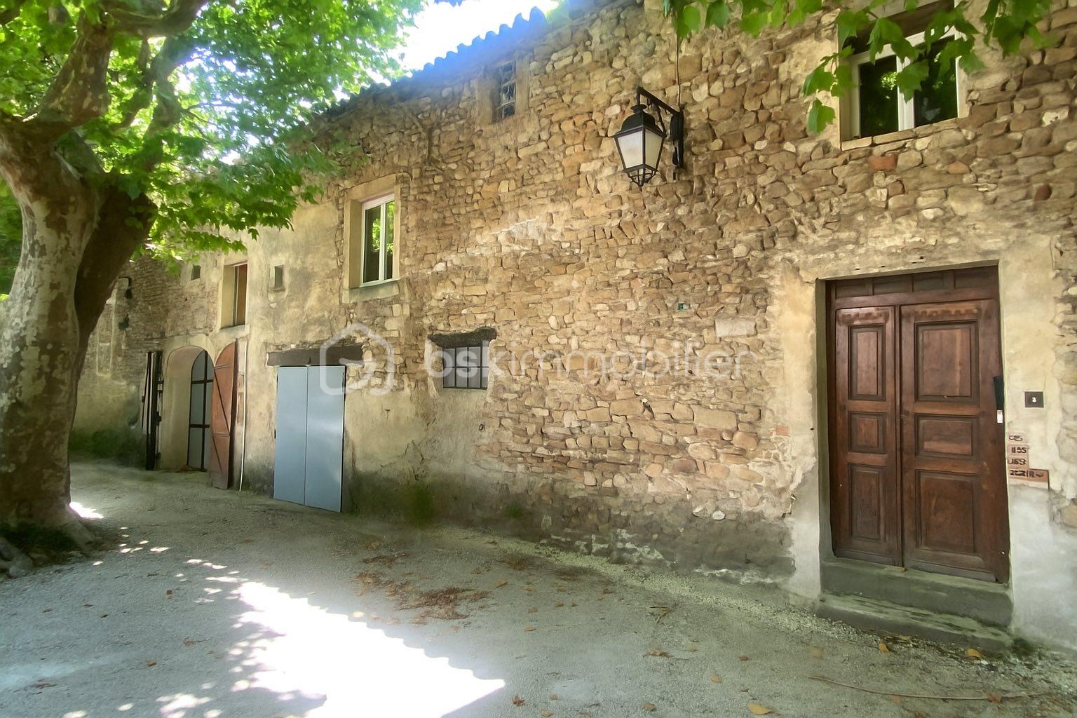 Maison de village de 320 m²