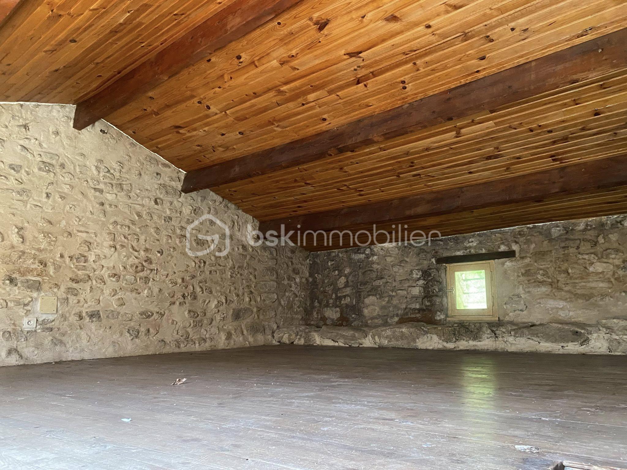 Maison de village de 320 m² - 571320661_122159997926397973_5441790916316774189_n.jpg