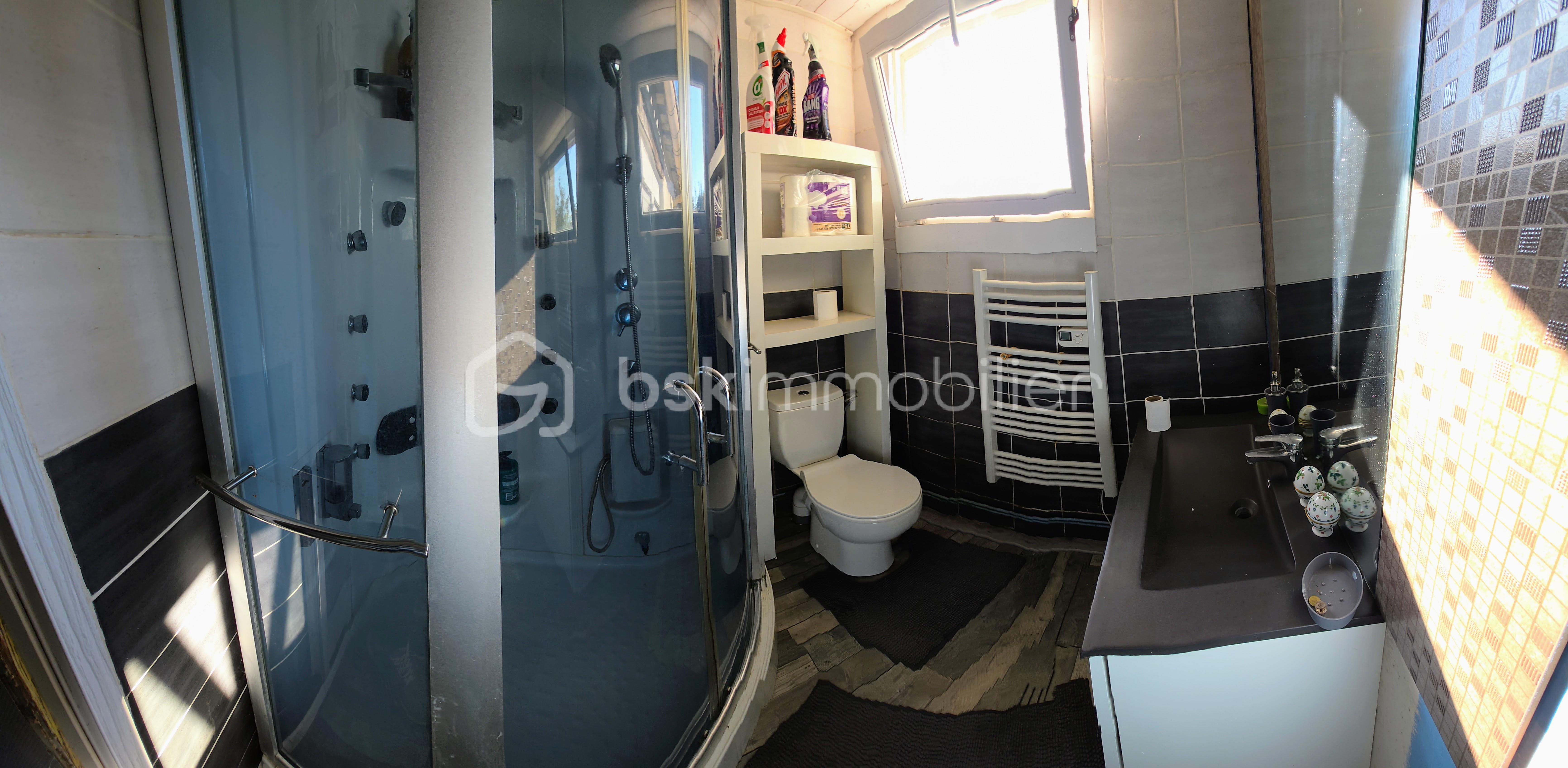 Maison de village de 135 m² - sdb2.jpg