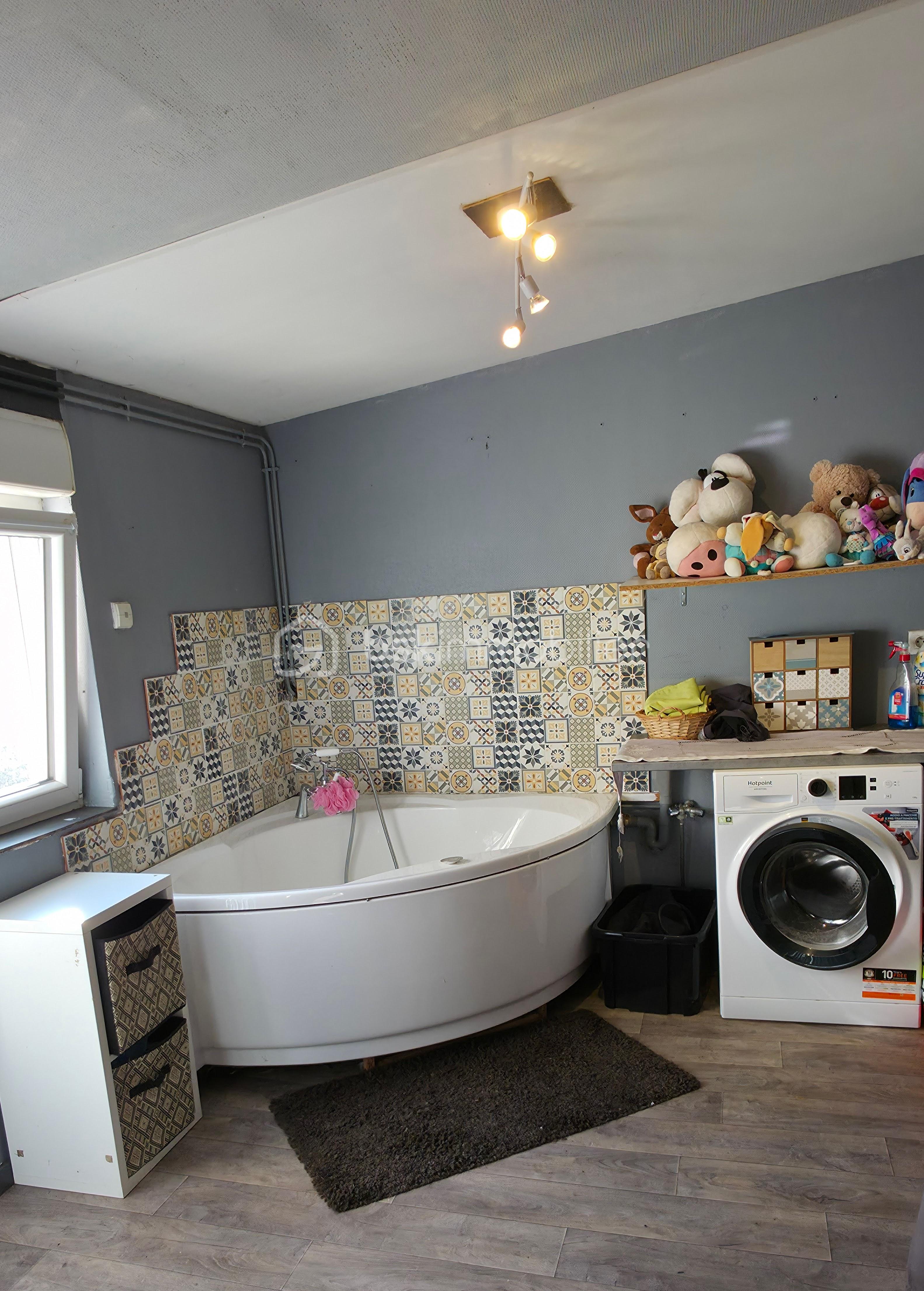 Maison de village de 135 m² - sdb1.jpg