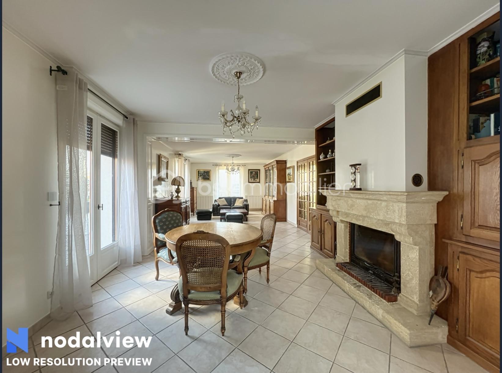 Maison de village de 215 m²