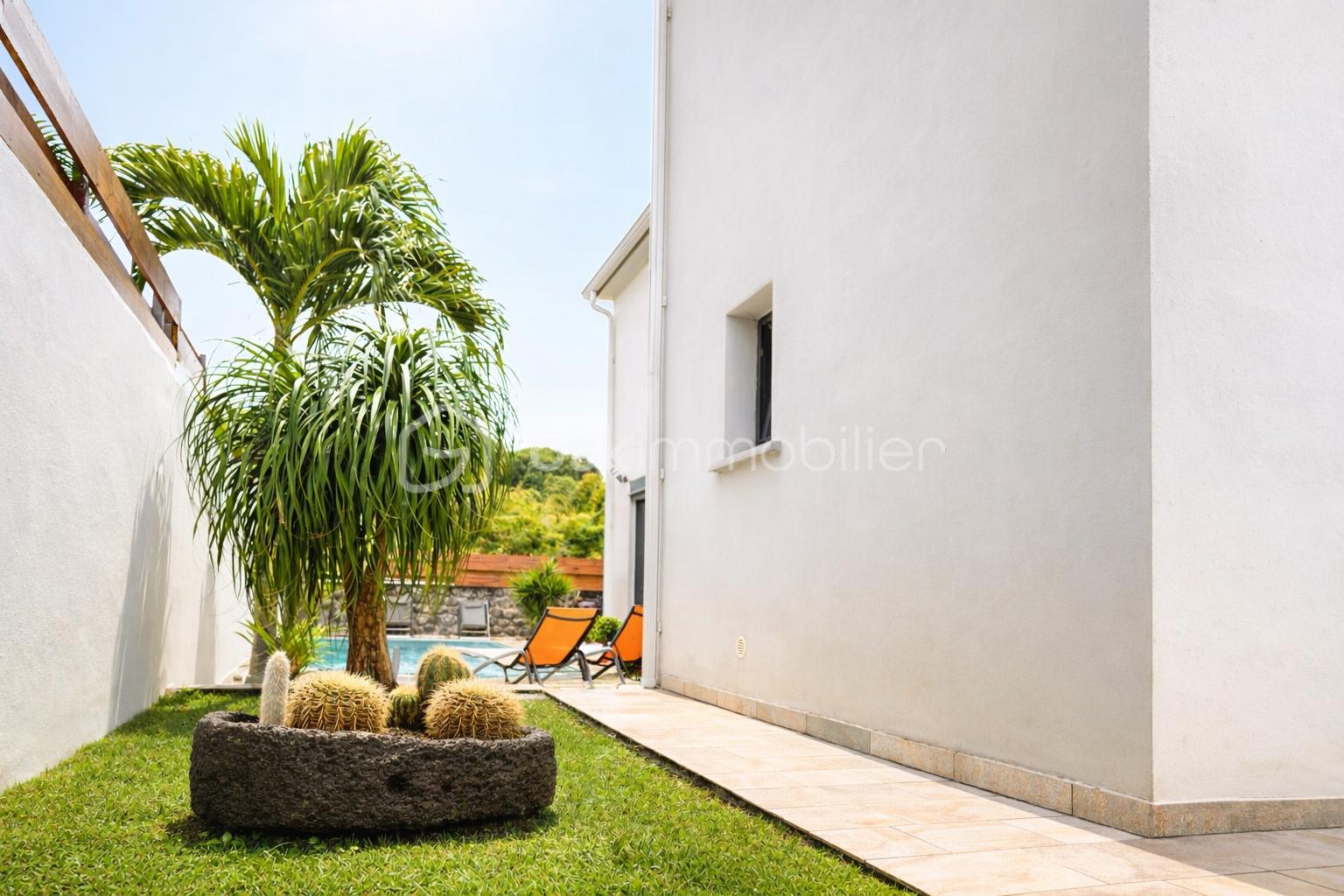 Maison contemporaine de 176 m² - COTE JARDIN.PNG