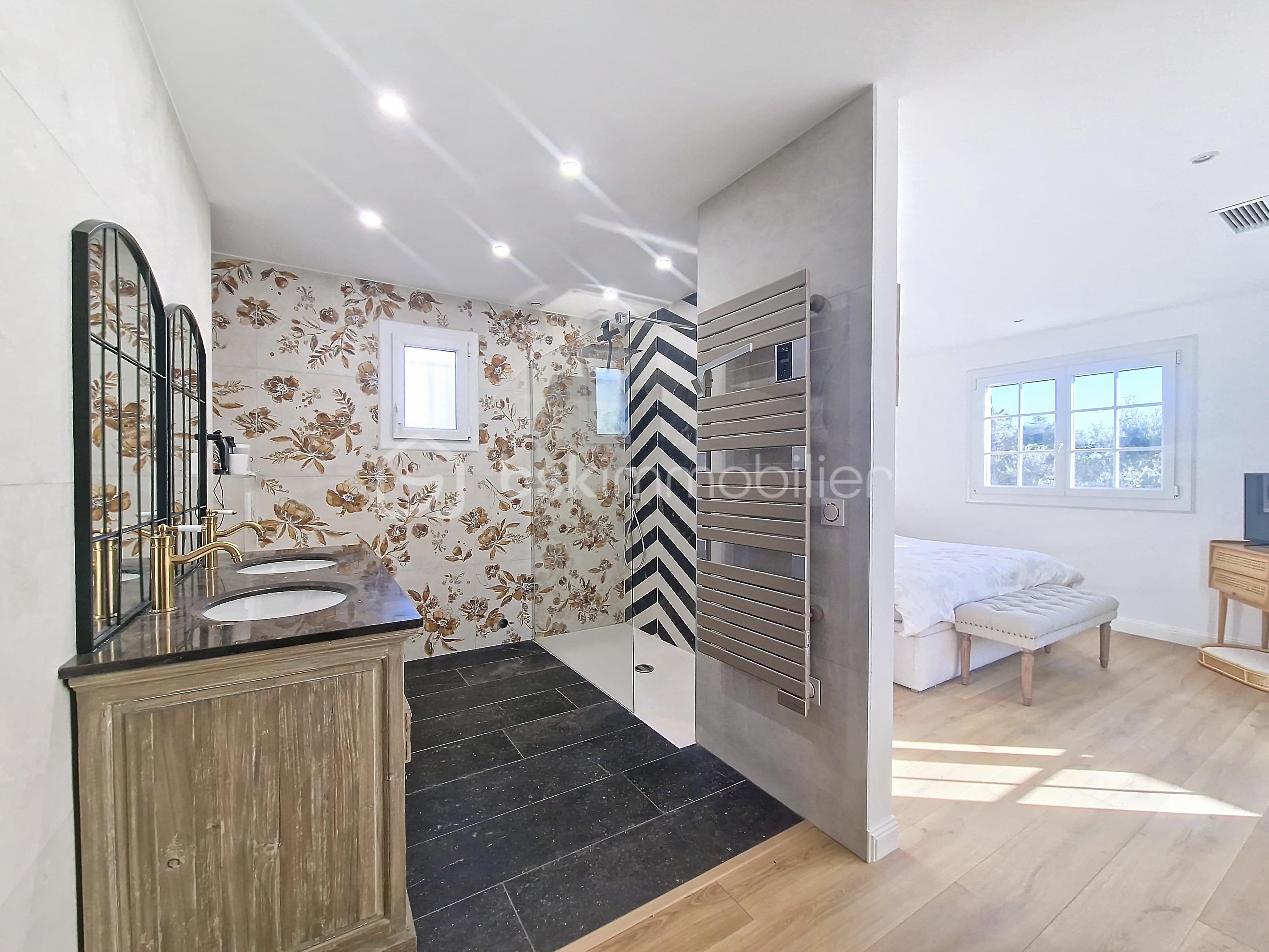 Villa de 300 m² - photo_7eec97a65d78a146892e4382b6d567b0.jpg