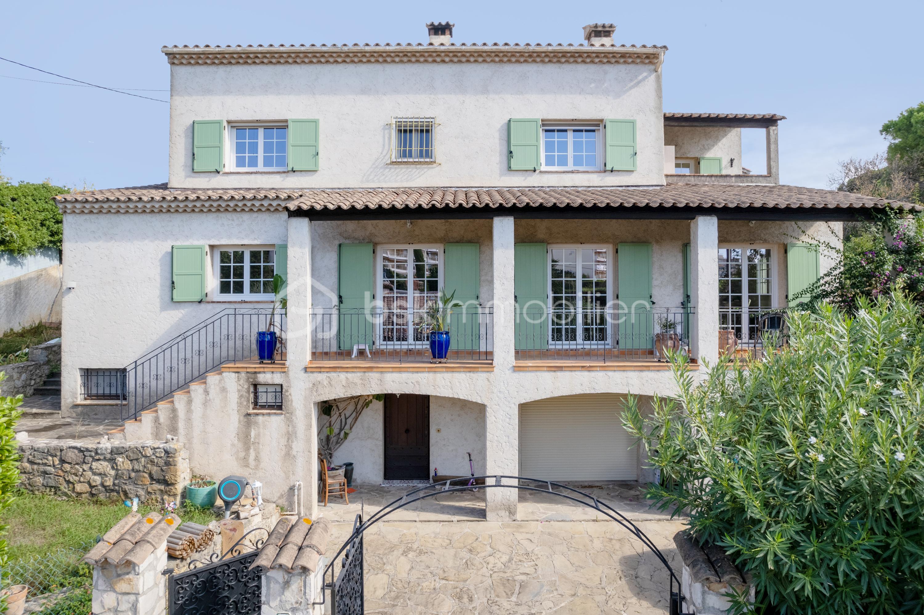 Villa de 300 m² - VILLA.jpg