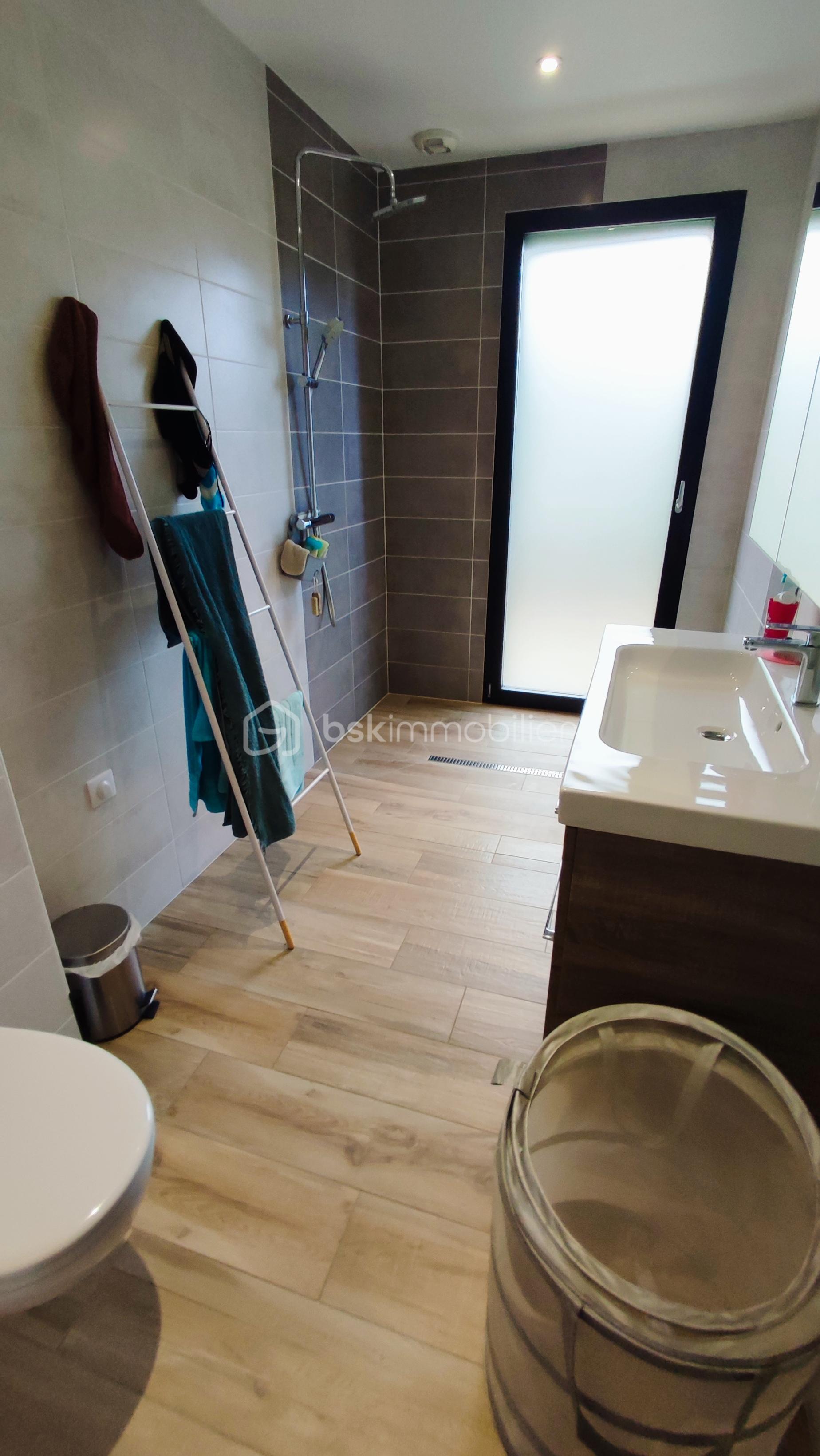Maison de 200 m² - 1758824130949.jpg